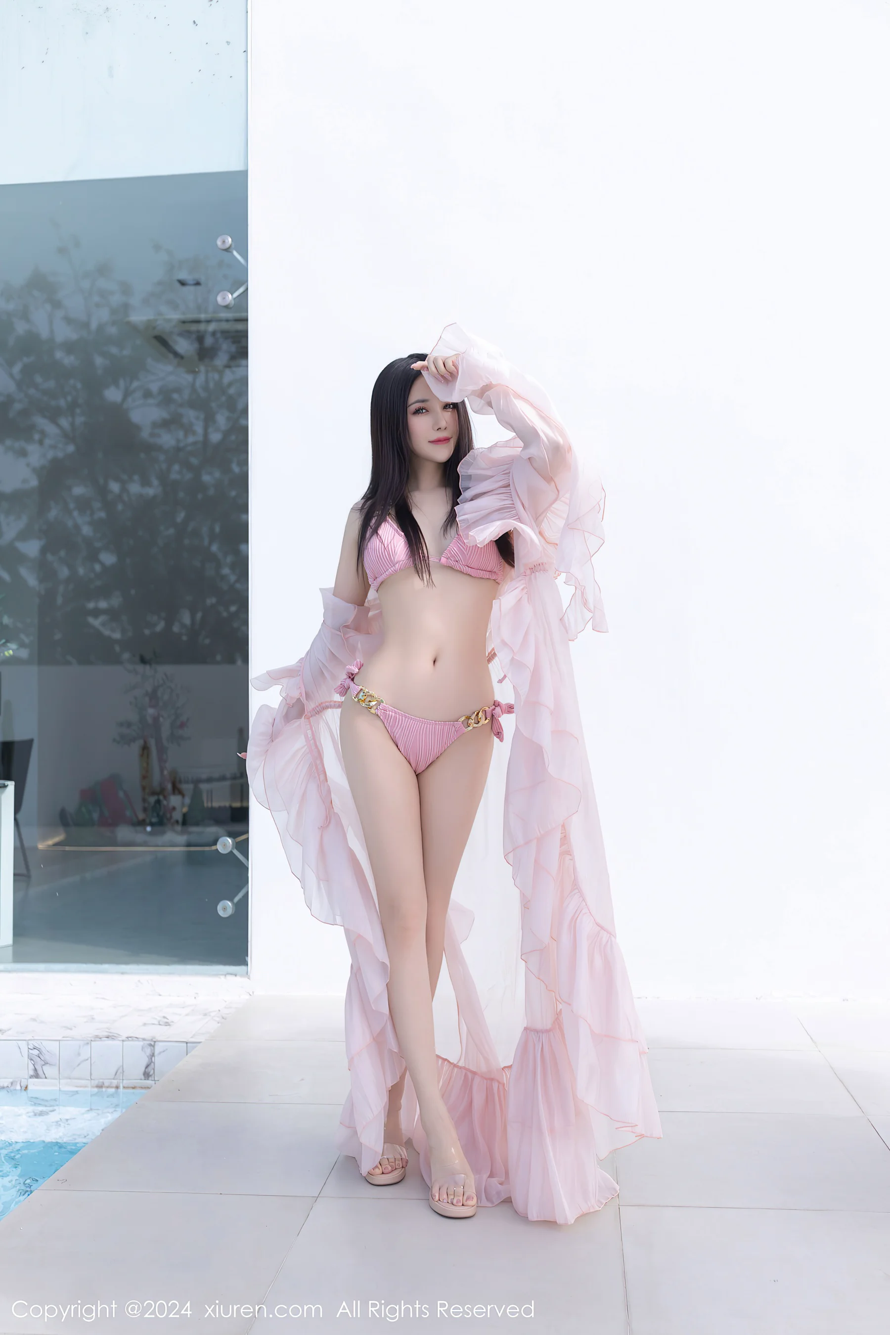 [XiuRen秀人网] No.7920 鱼子酱Fish 比基尼美腿 - 爱照片