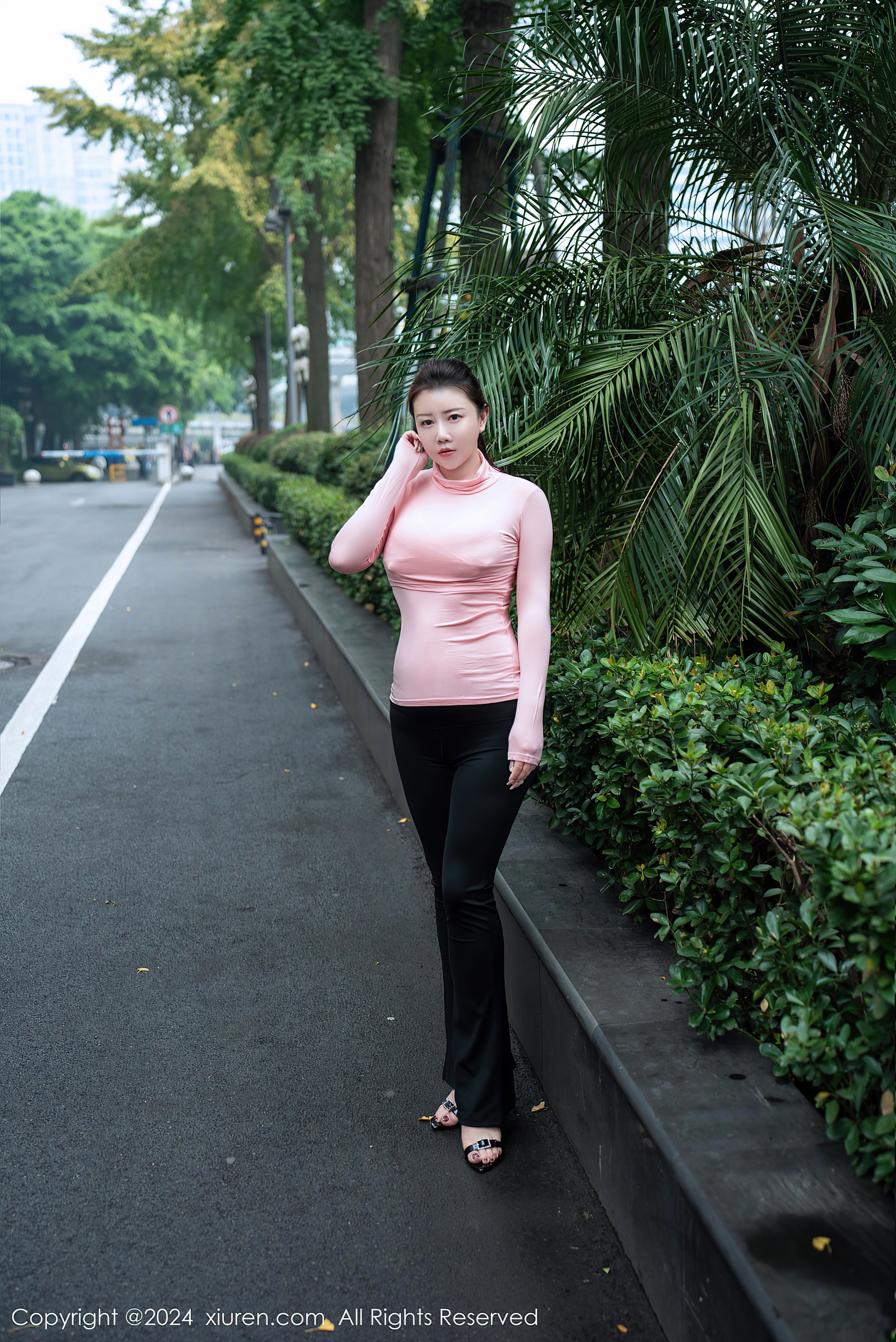 [XiuRen秀人网] No.7943 王婉悠Queen 丰腴美臀 - 爱照片