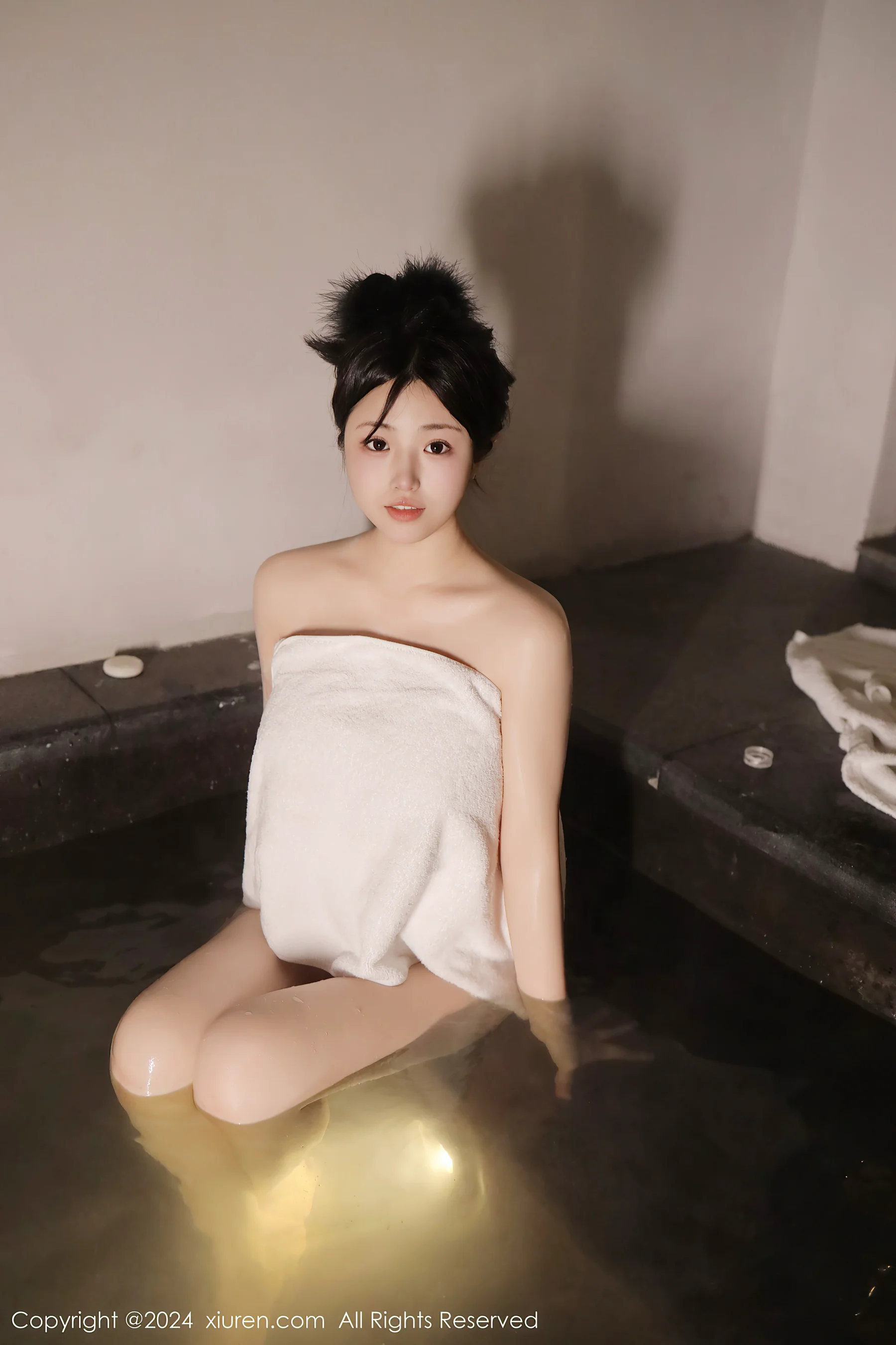 [XiuRen秀人网] No.7977 陈小花 新人沐浴 - 爱照片
