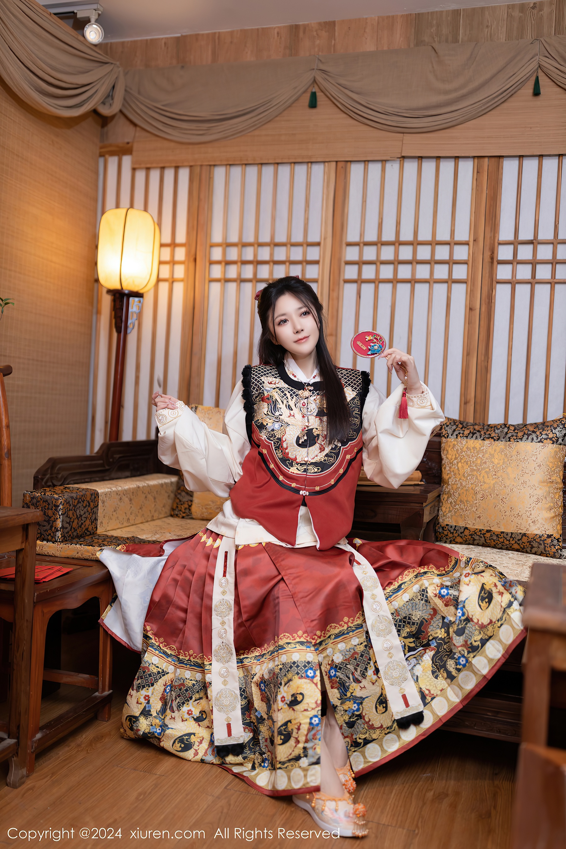 [XiuRen秀人网] No.8095 鱼子酱Fish 美腿妩媚 - 爱照片