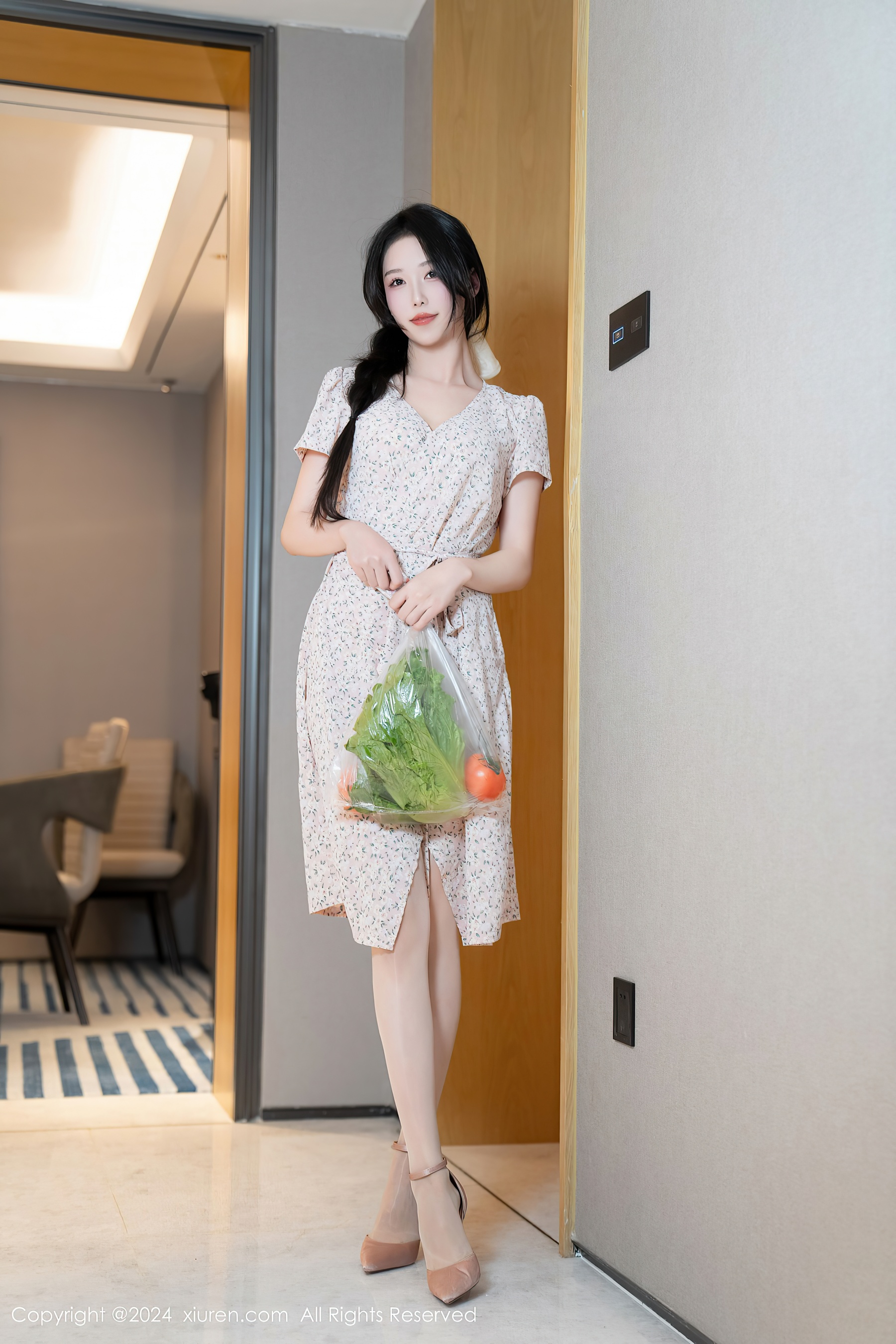 [XiuRen秀人网] No.8130 利世 美腿丝袜 - 爱照片