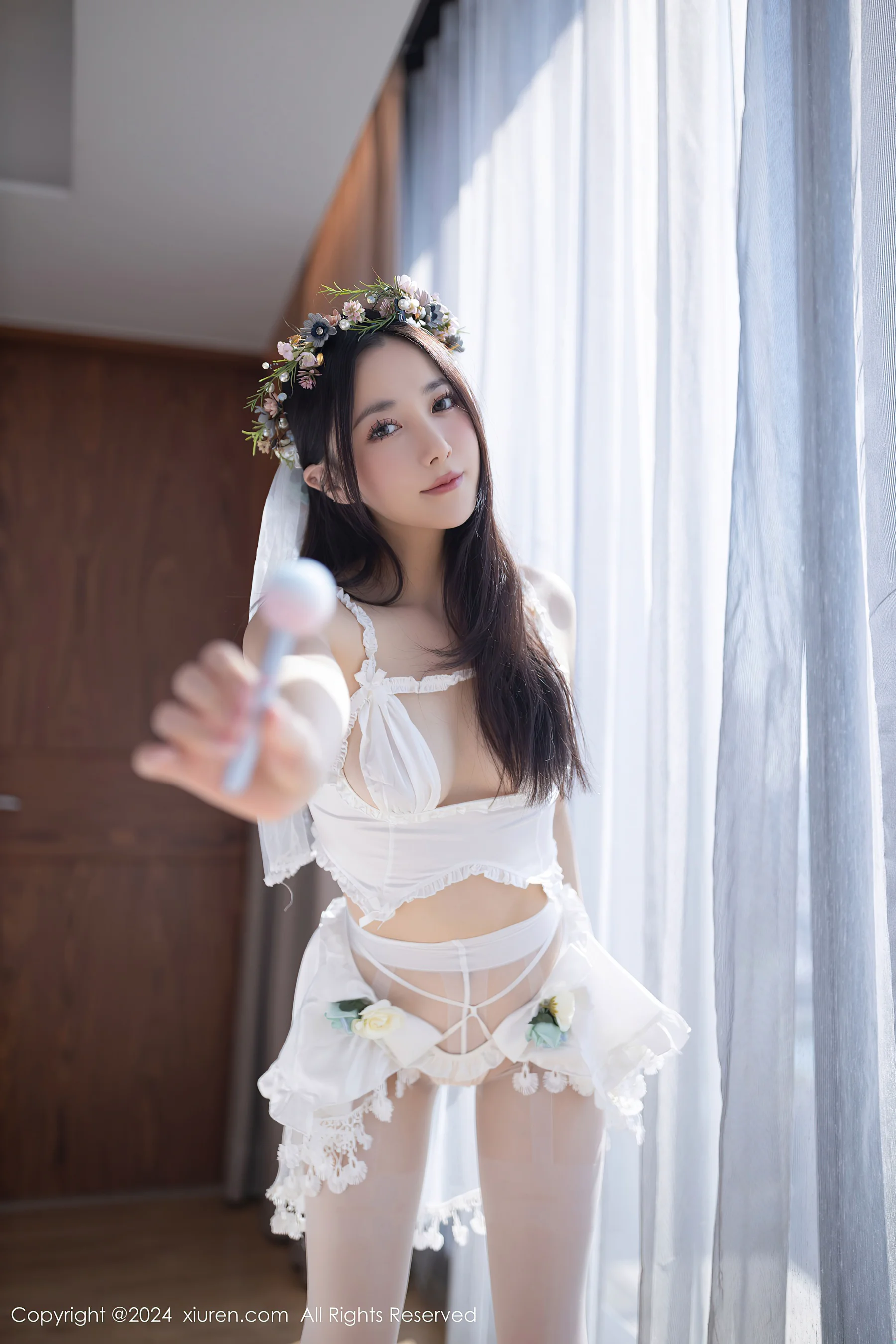 [XiuRen秀人网] No.8201 鱼子酱Fish 丝袜美腿 - 爱照片
