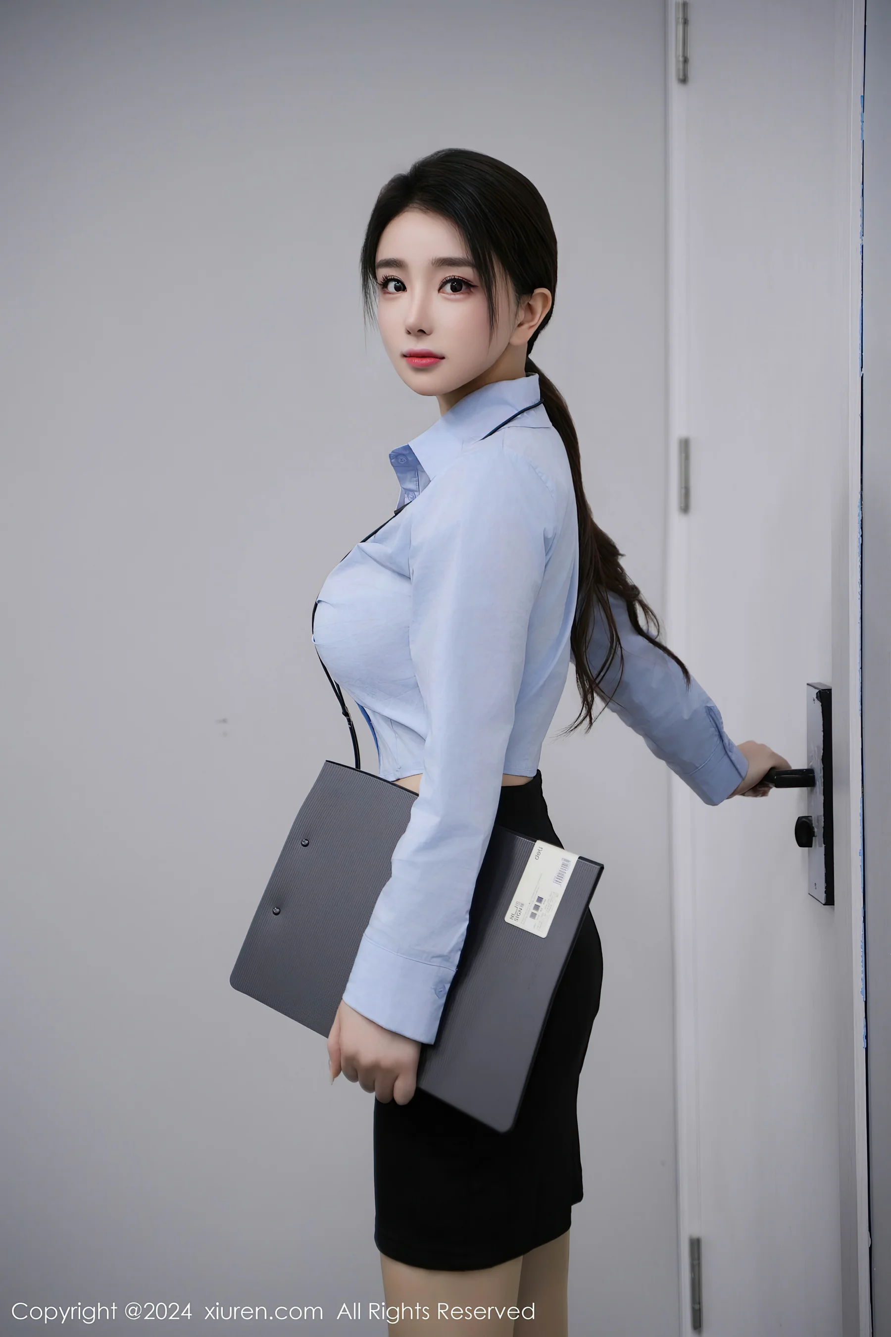 [XiuRen秀人网] No.8220 雨儿酱eve 美腿丝袜 - 爱照片