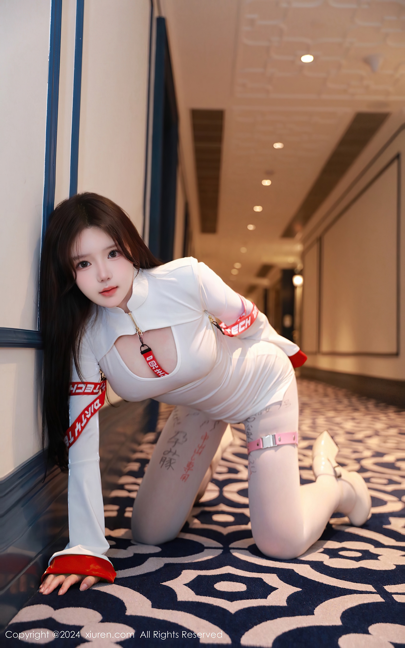 [XiuRen秀人网] No.8258 小薯条nienie 美臀性感 - 爱照片