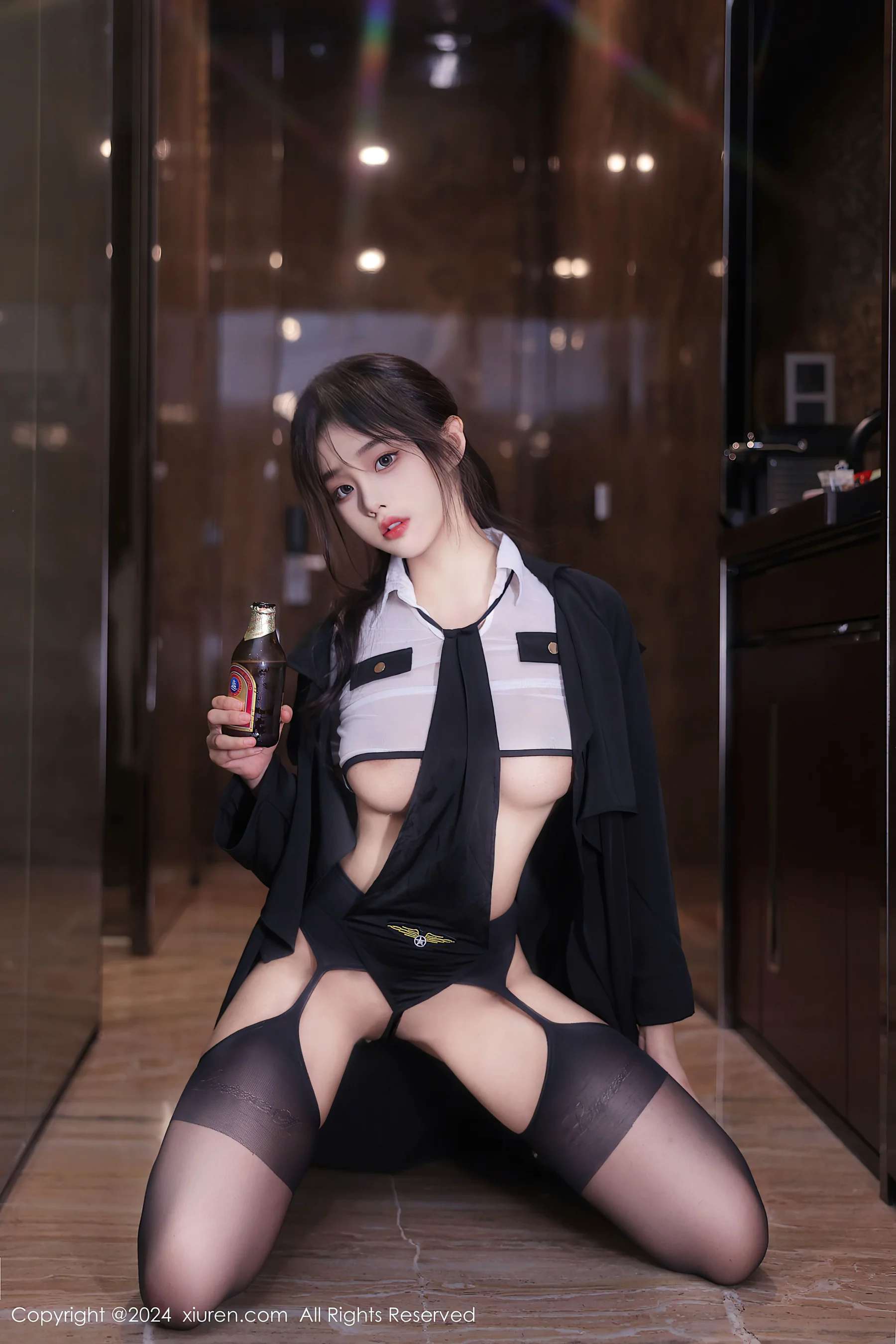 [XiuRen秀人网] No.8265 王心悦 美腿黑丝 - 爱照片