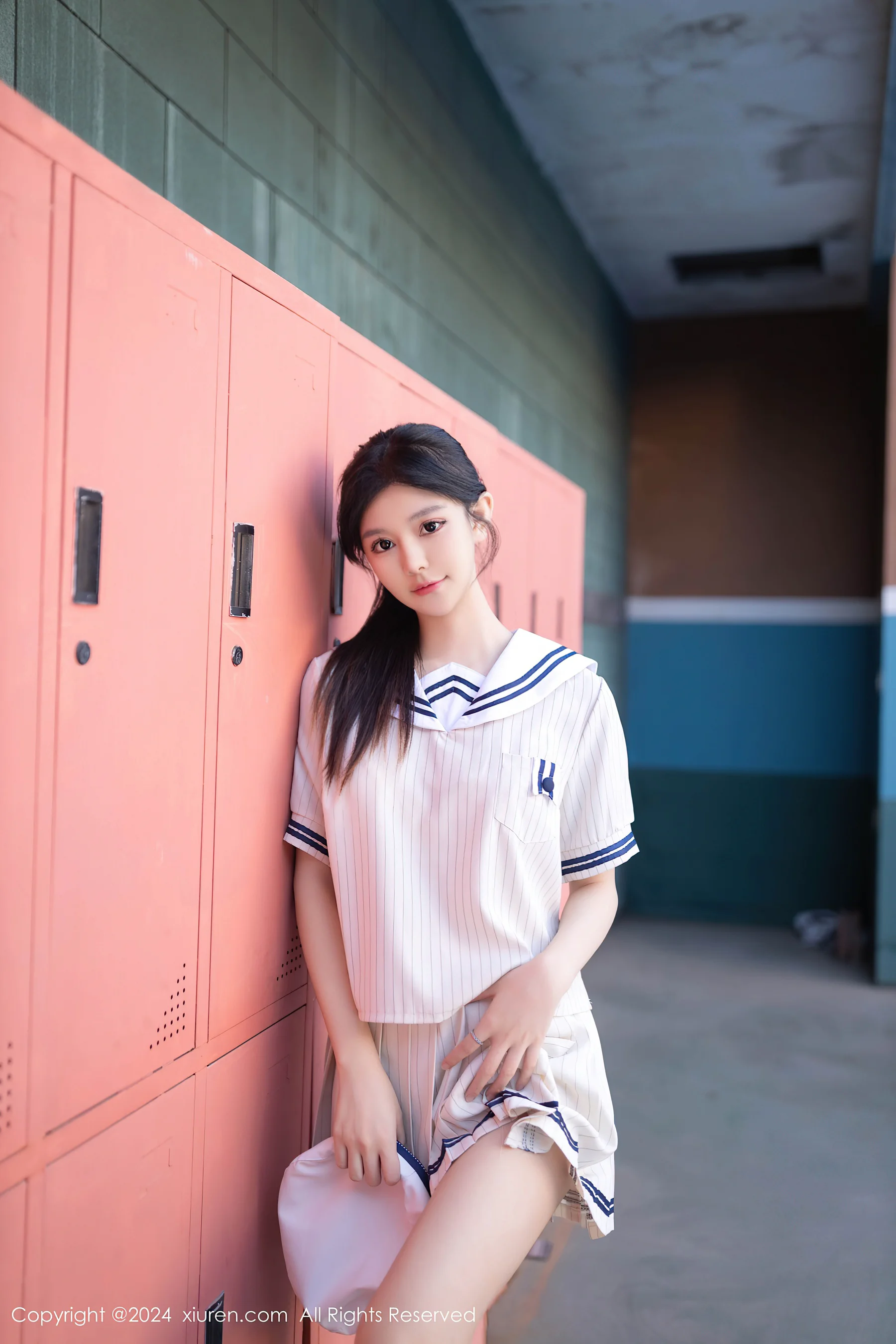 [XiuRen秀人网] No.8280 幼幼 学妹美腿 - 爱照片