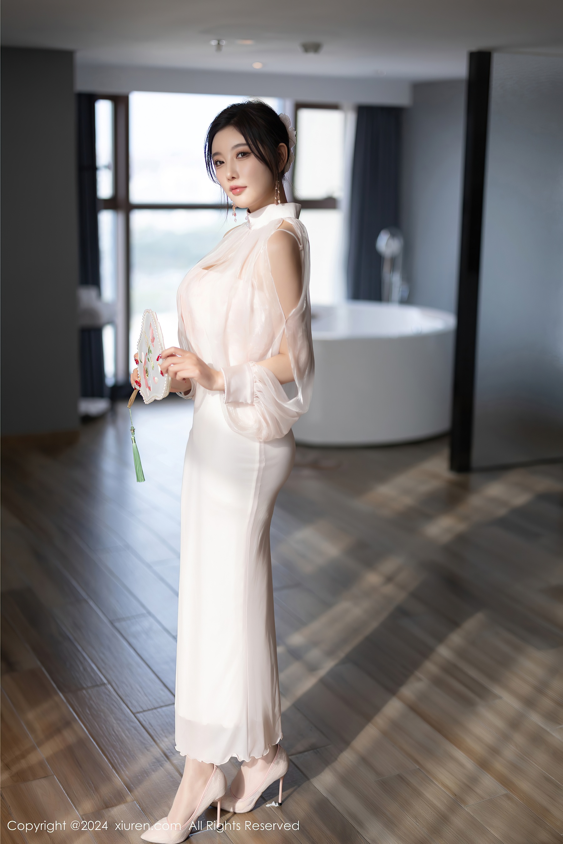 [XiuRen秀人网] No.8294 杨晨晨Yome 丝袜美腿 - 爱照片