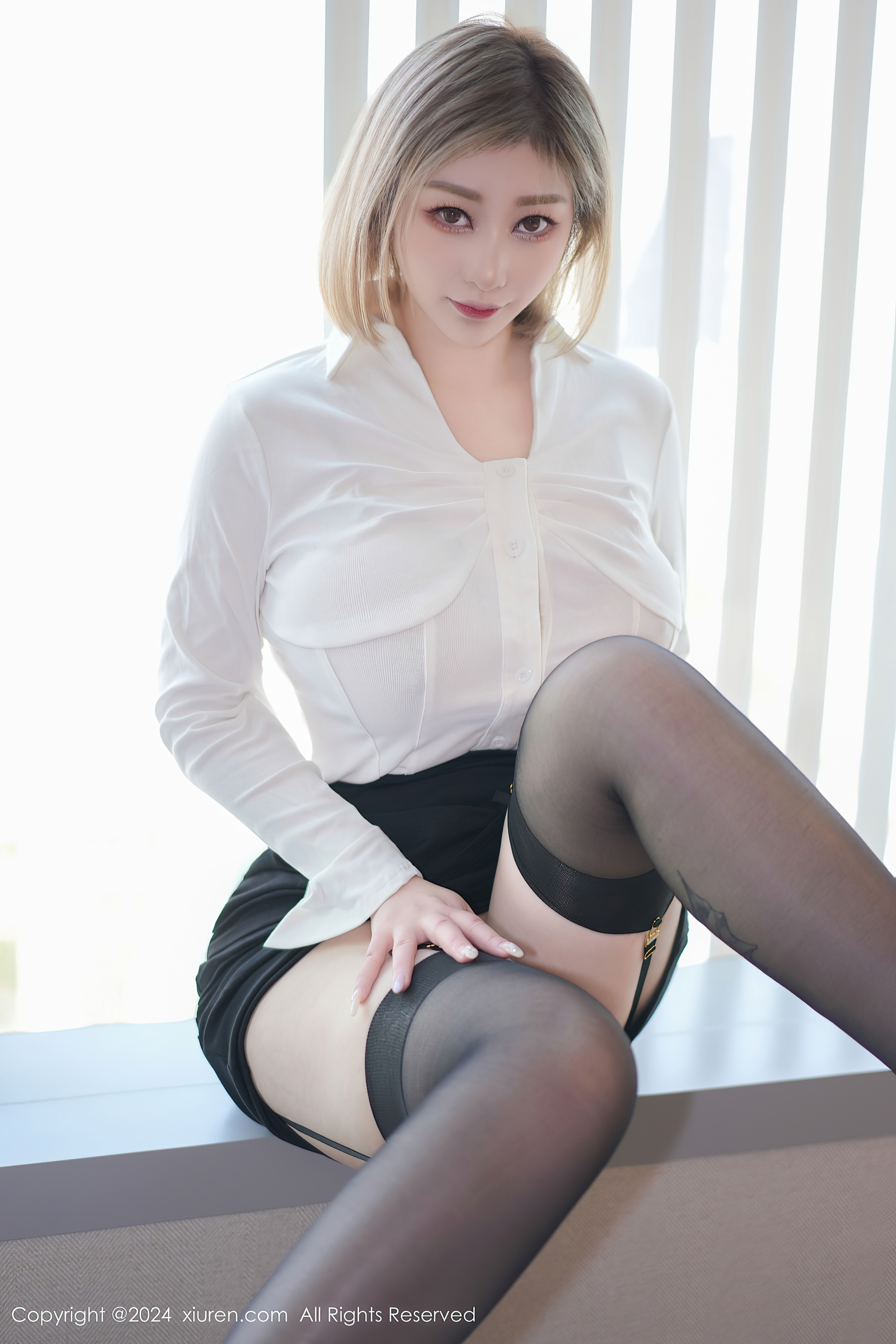 [XiuRen秀人网] No.8381 妲己_Toxic 黑丝美臀 - 爱照片