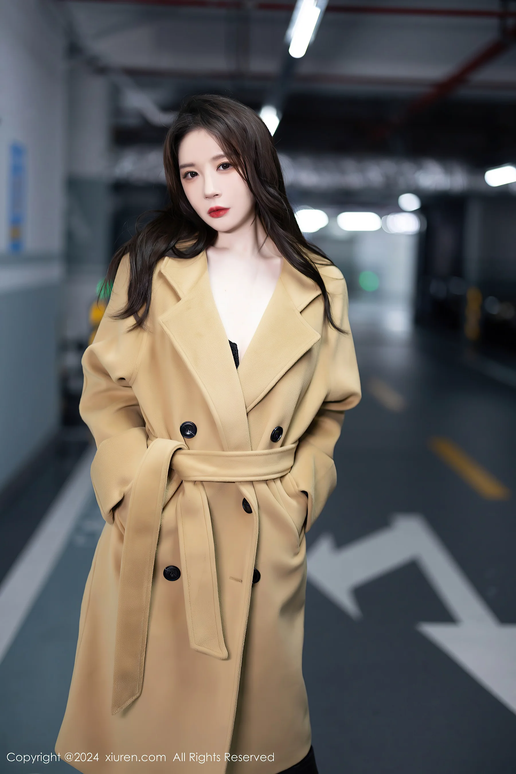 [XiuRen秀人网] No.8414 梦心玥 黑丝美腿 - 爱照片