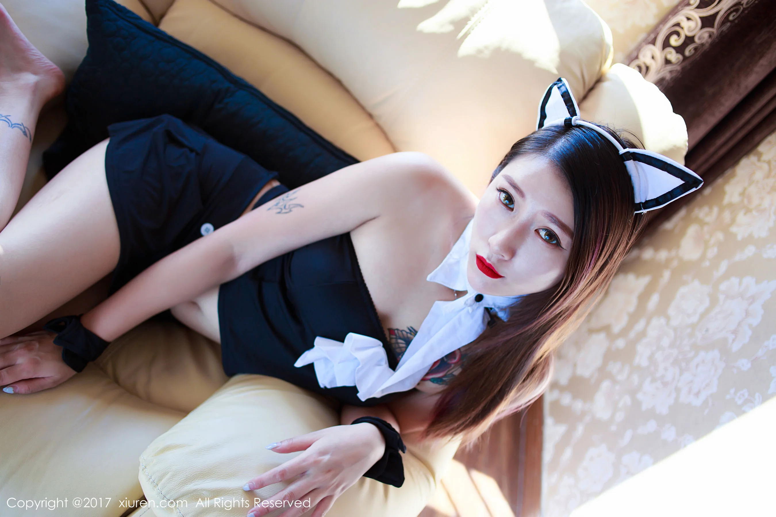 杜花花《乖巧猫耳女仆装，高开叉死库水》 [秀人XIUREN] NO.843 写真集 - 爱照片