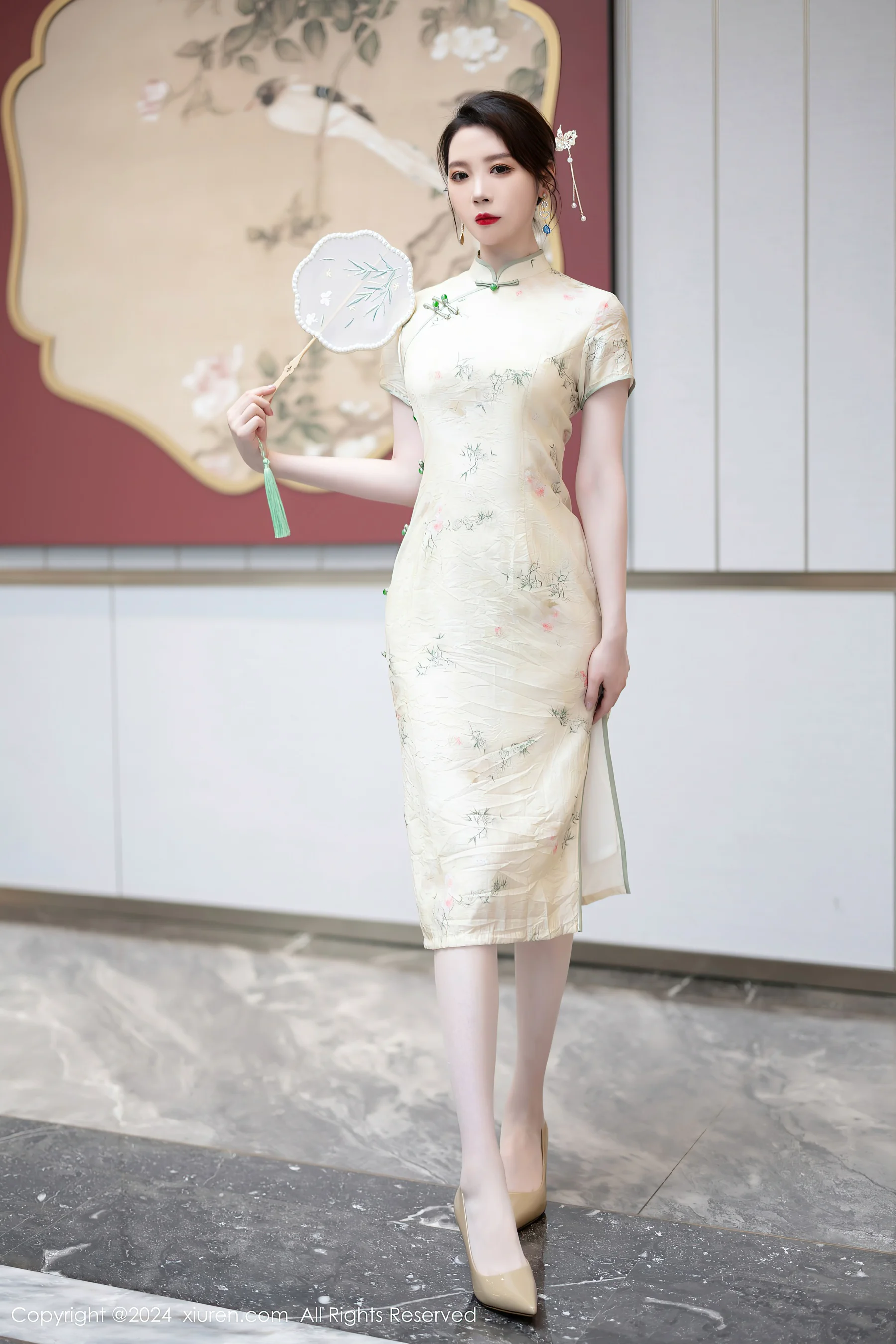 [XiuRen秀人网] No.8497 梦心玥 丝袜美腿 - 爱照片