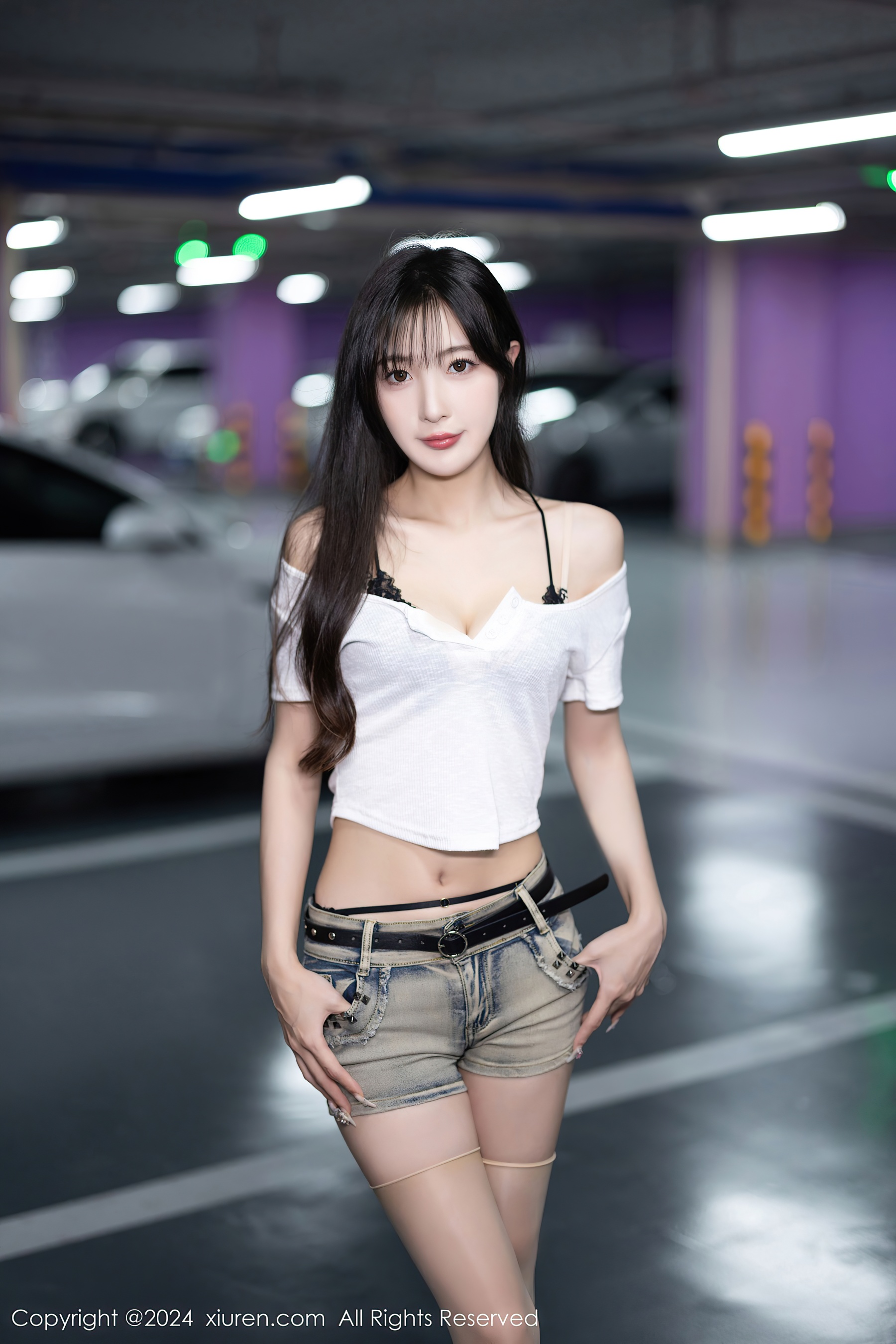 [XiuRen秀人网] No.8504 林星阑 停车场美腿 - 爱照片