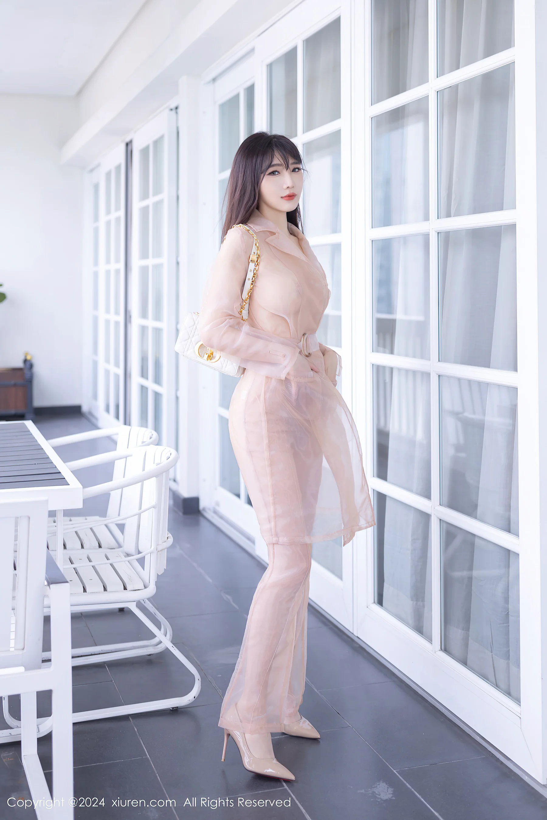 [XiuRen秀人网] No.8509 陆萱萱 美腿性感 - 爱照片