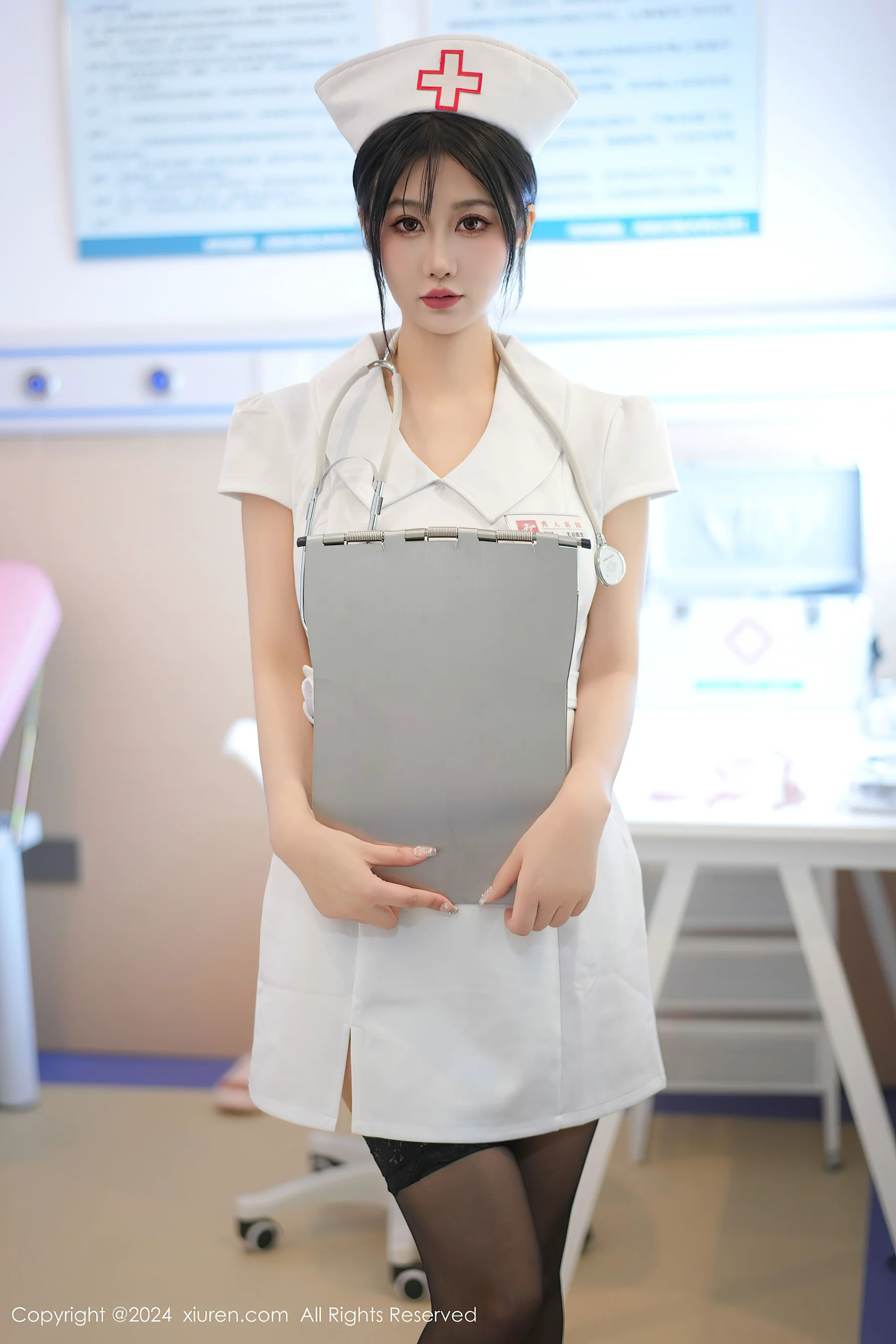 [XiuRen秀人网] No.8512 laura阿姣 美腿黑丝 - 爱照片