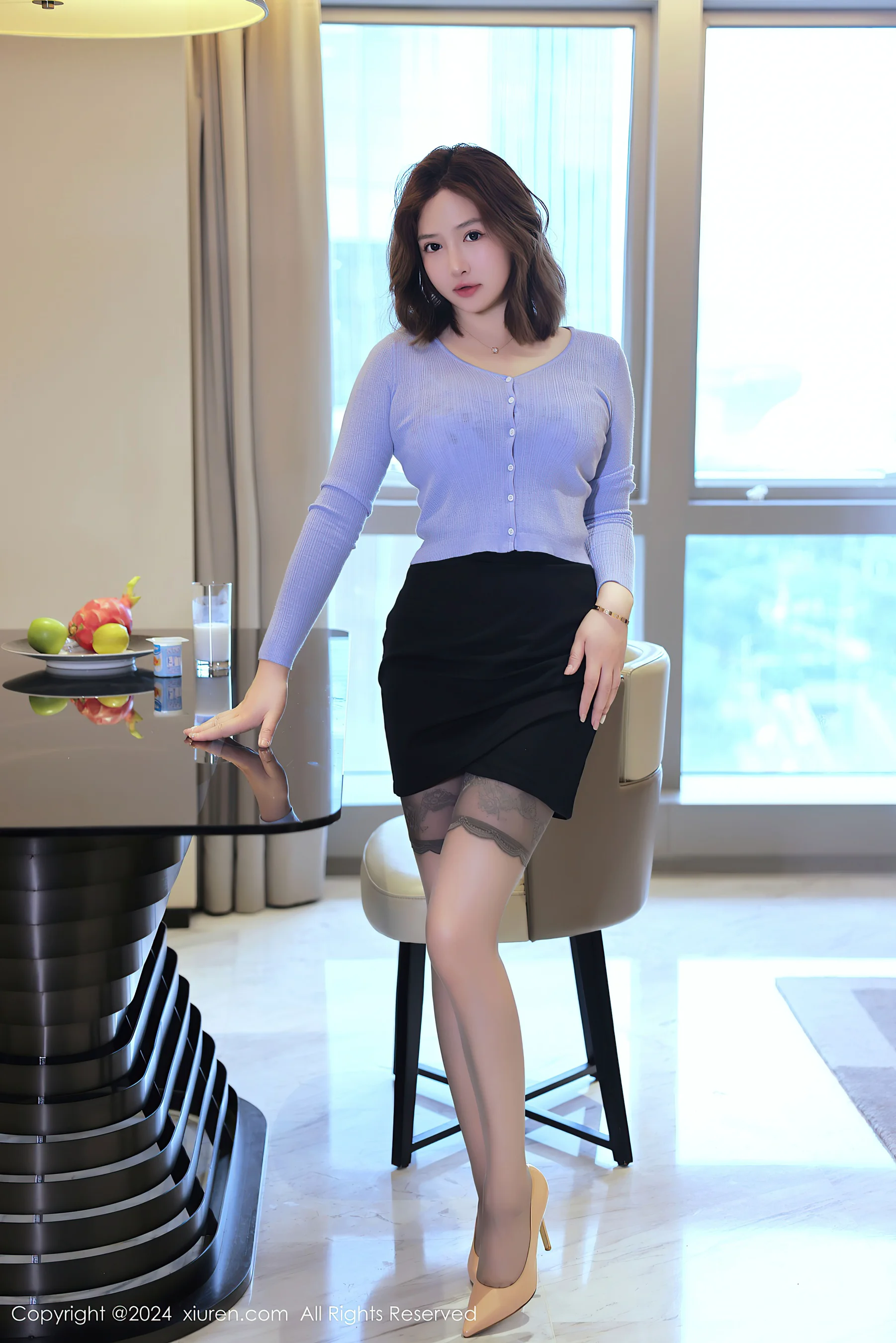 [XiuRen秀人网] No.8527 养乐多DoDo 黑丝美腿 - 爱照片