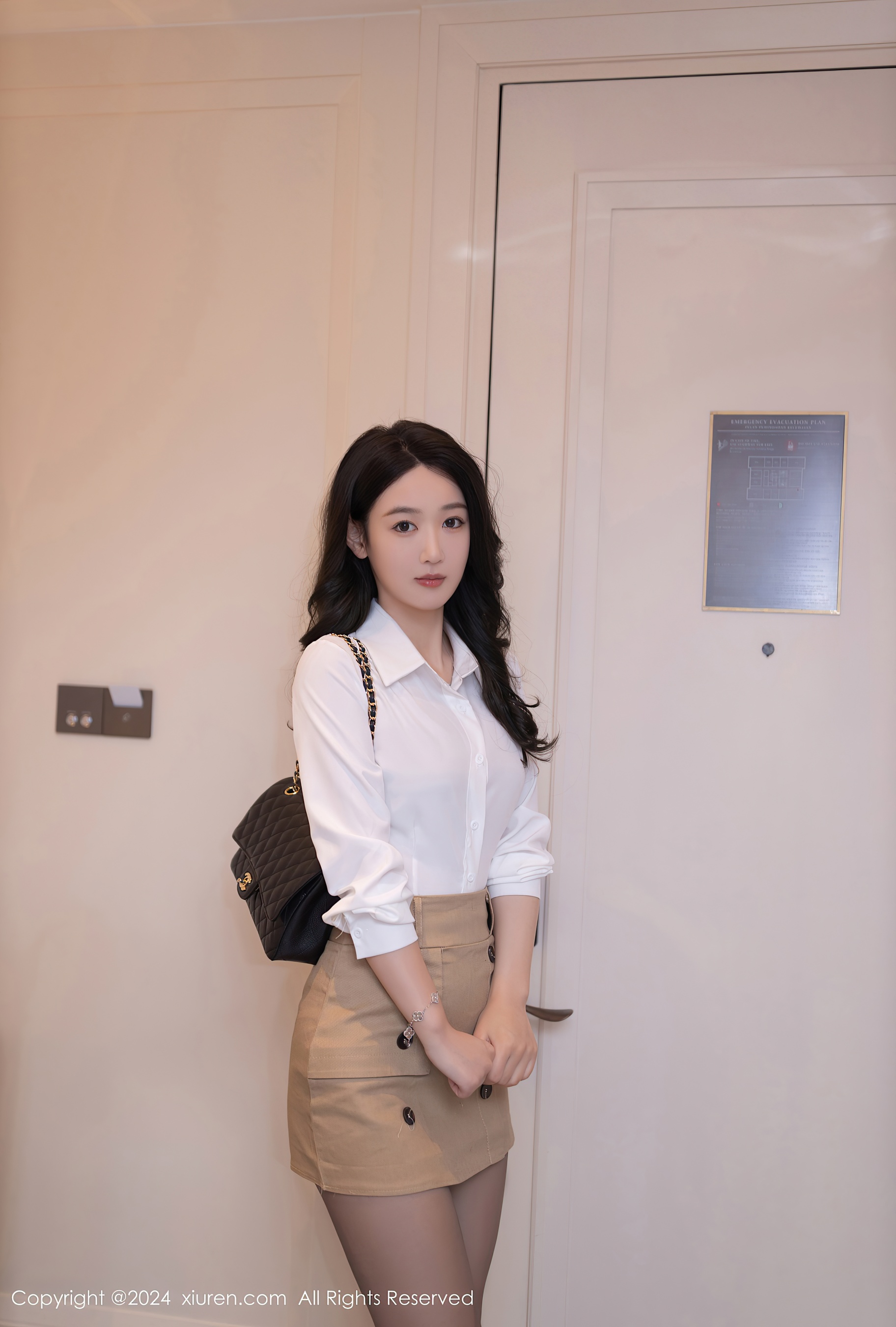 [XiuRen秀人网] No.8571 唐安琪 黑丝美腿 - 爱照片