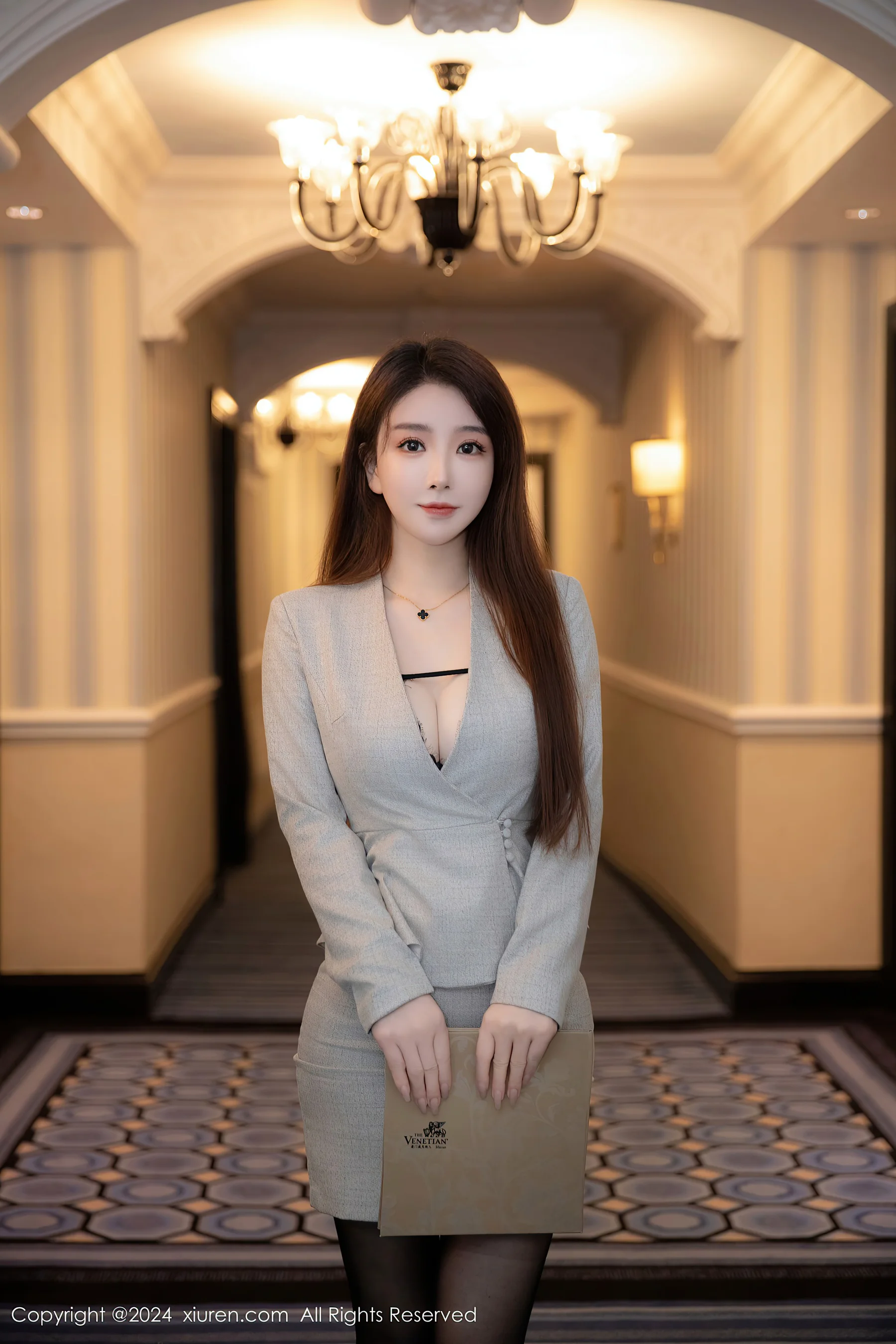 [XiuRen秀人网] No.8716 雨儿酱eve 黑丝美腿 - 爱照片
