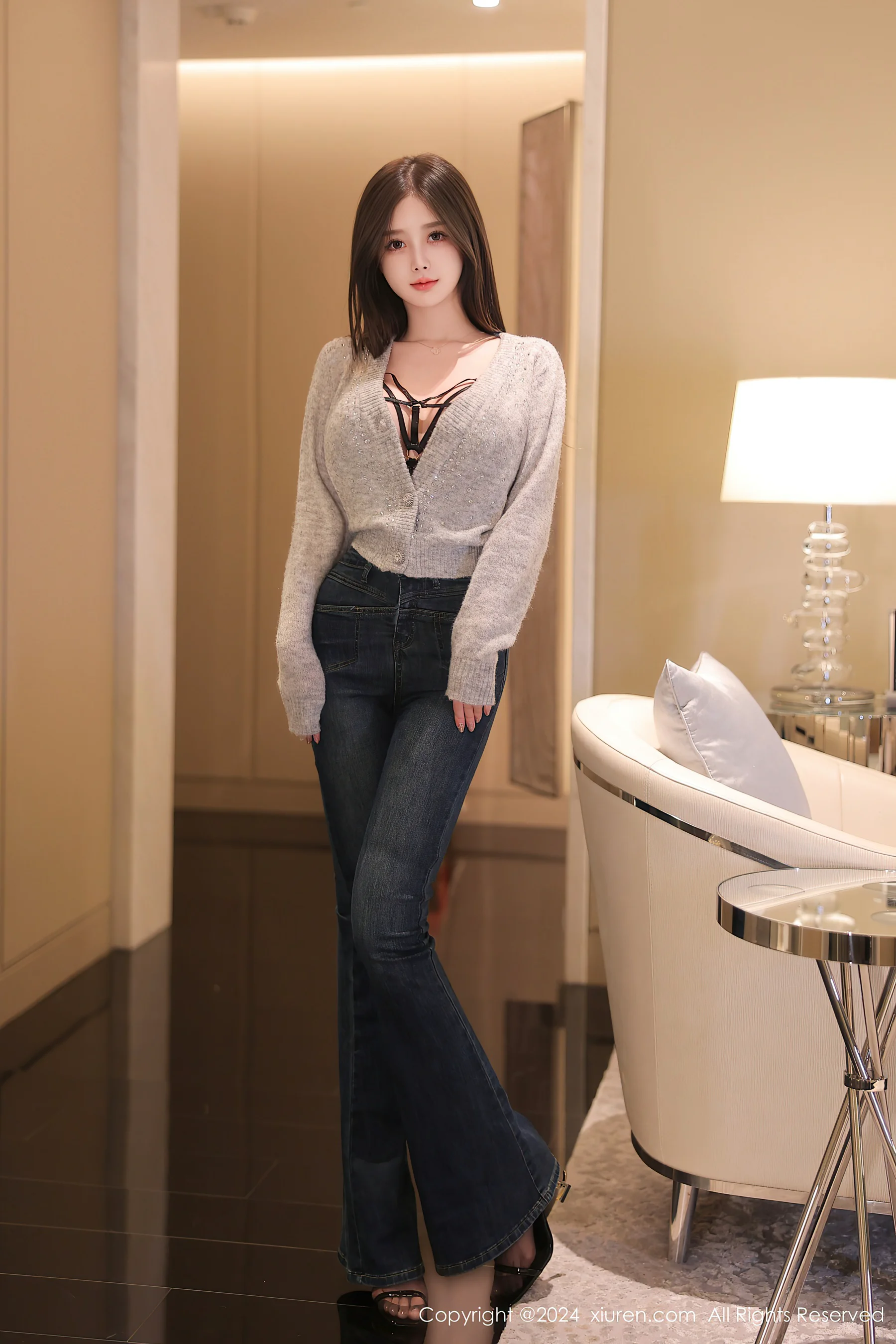 [XiuRen秀人网] No.8806 奶喵喵 美腿黑丝 - 爱照片