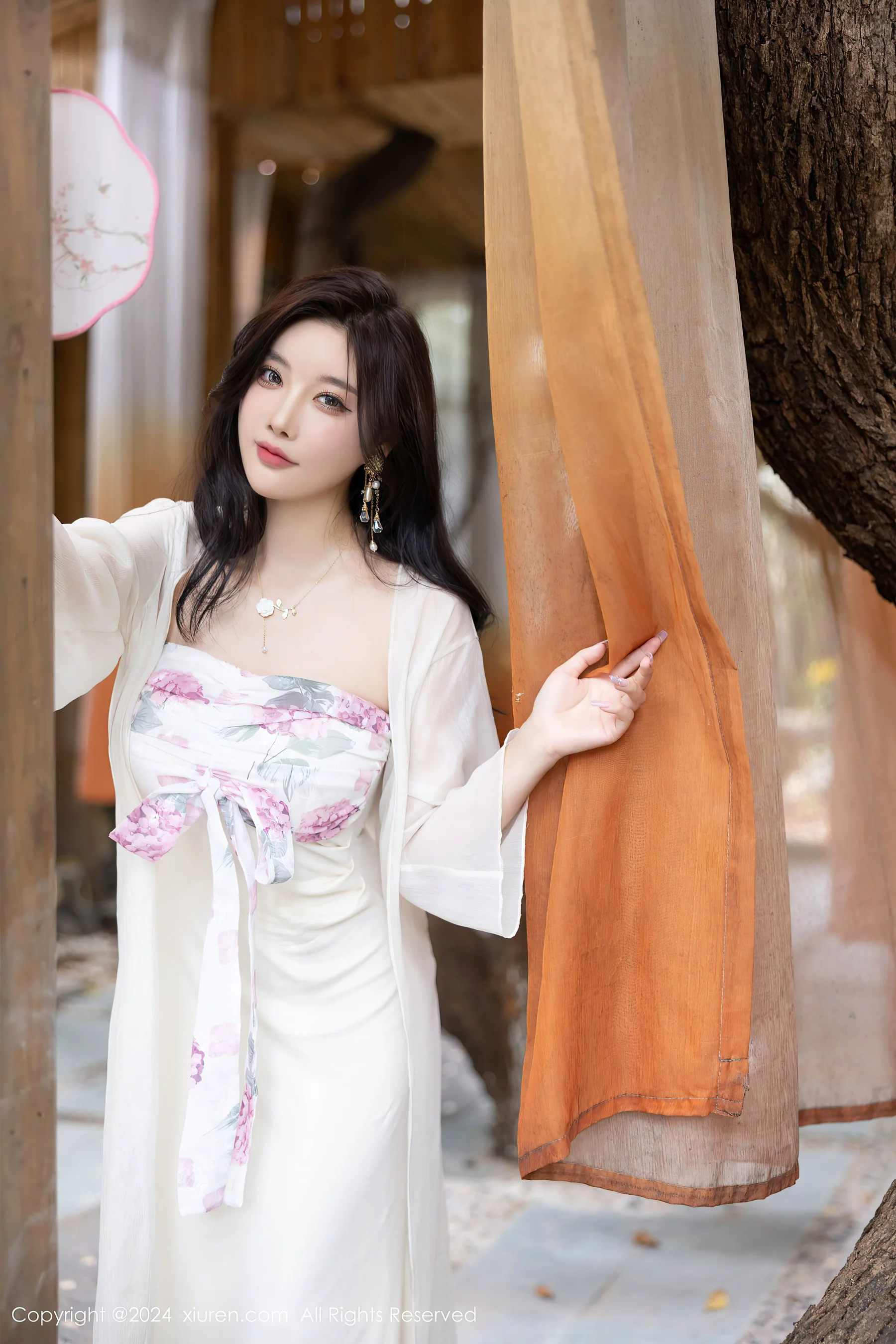 [XiuRen秀人网] No.8926 杨晨晨Yome 丝袜美腿 - 爱照片