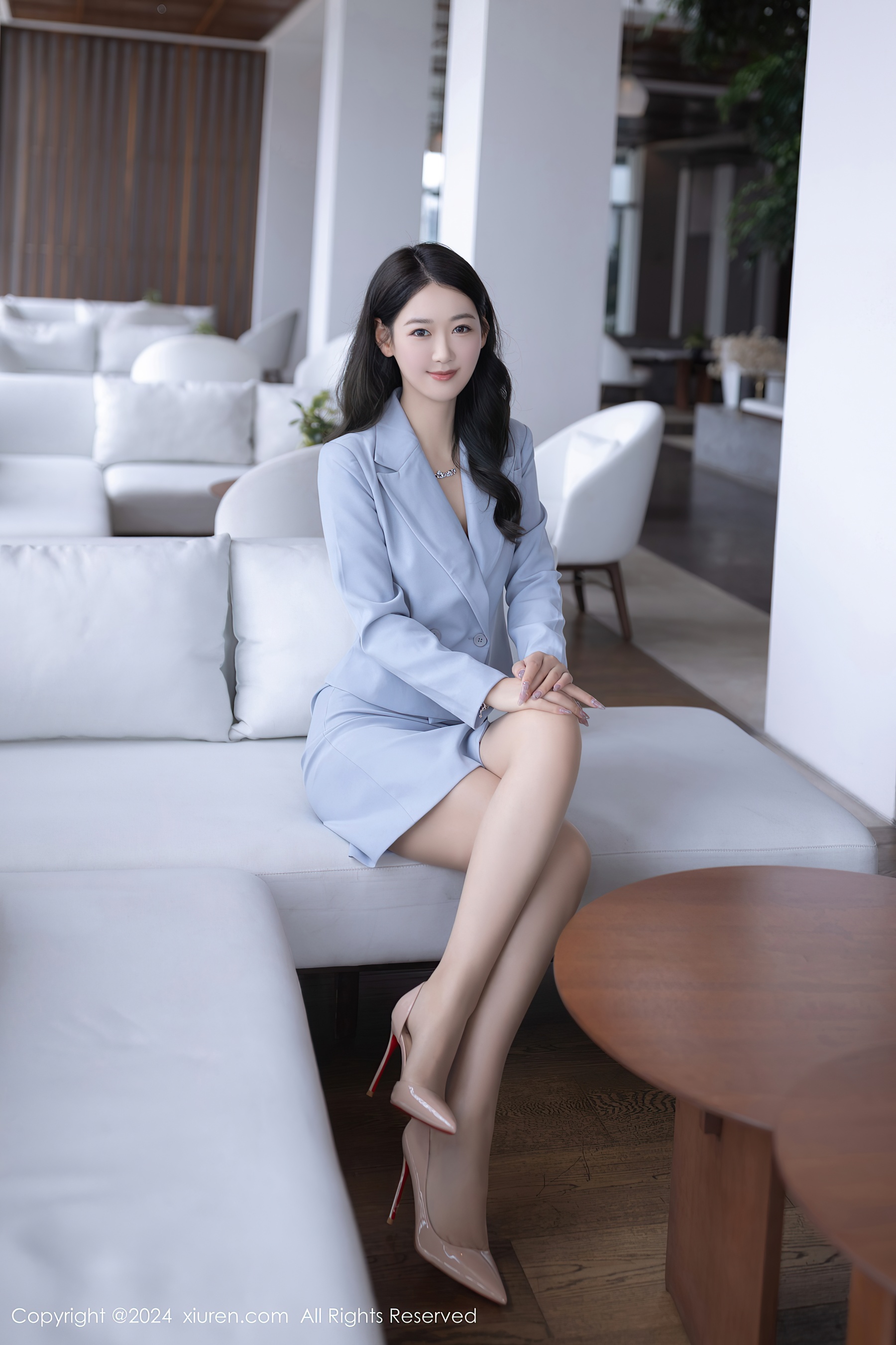 [XiuRen秀人网] No.8935 唐安琪 丝袜美腿 - 爱照片
