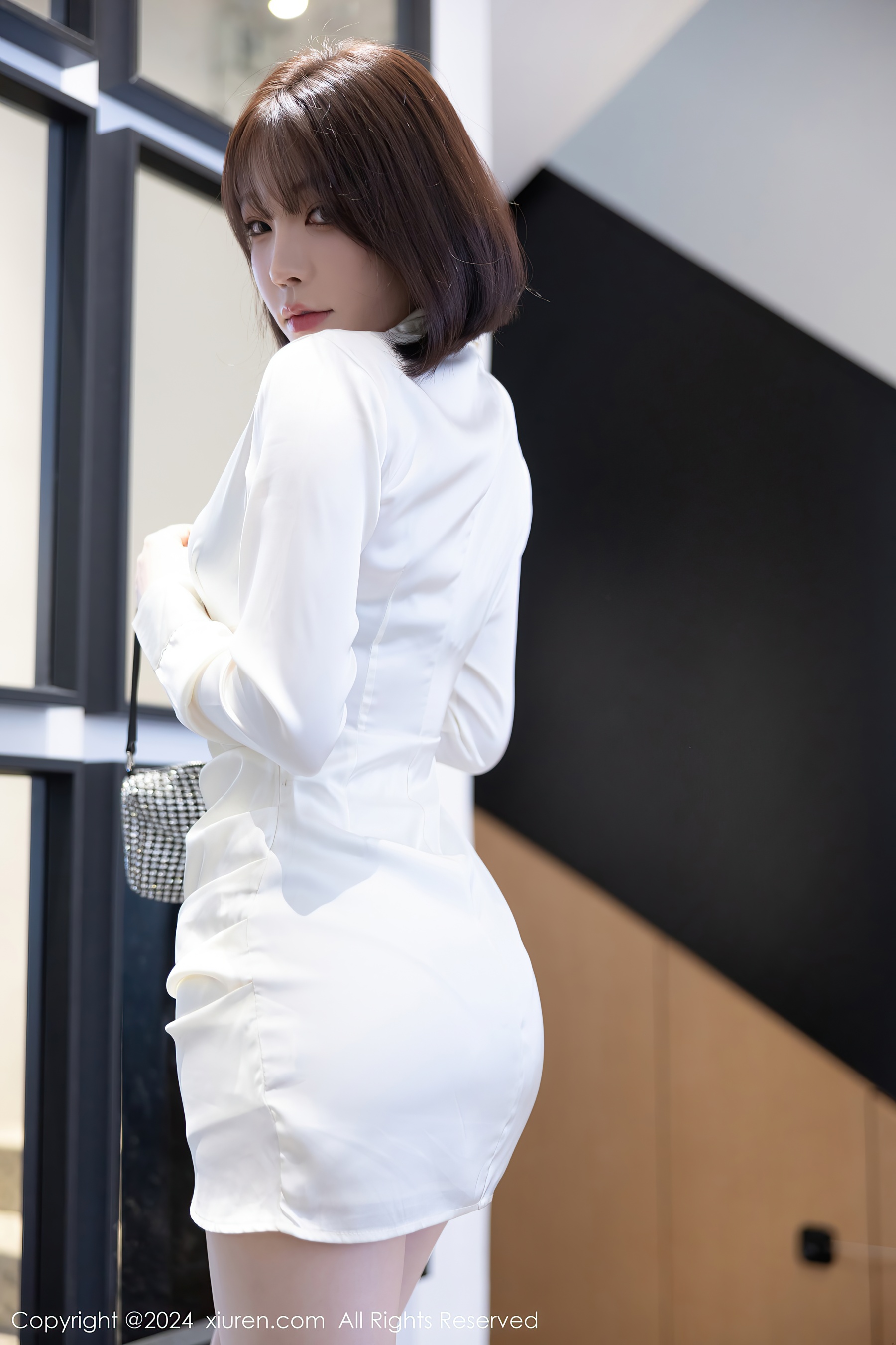 [XiuRen秀人网] No.8963 徐莉芝Booty 丝袜美腿 - 爱照片