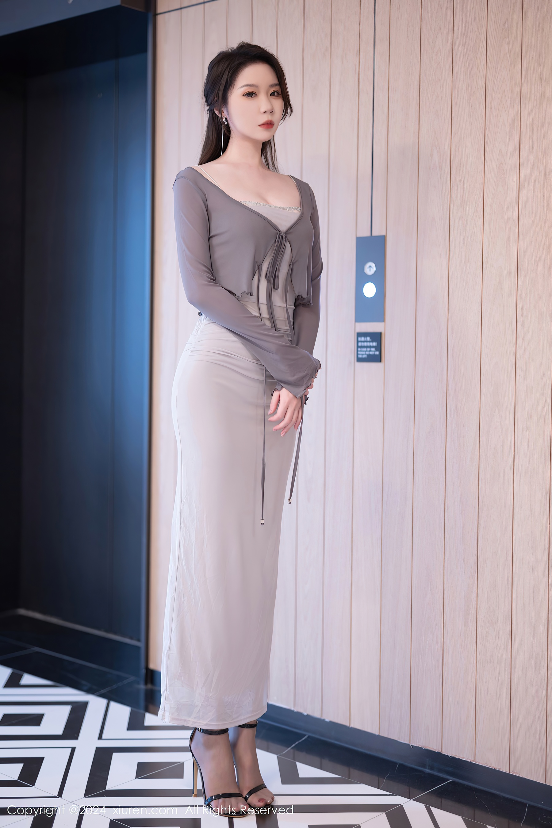 [XiuRen秀人网] No.9007 梦心玥 丝袜美腿 - 爱照片