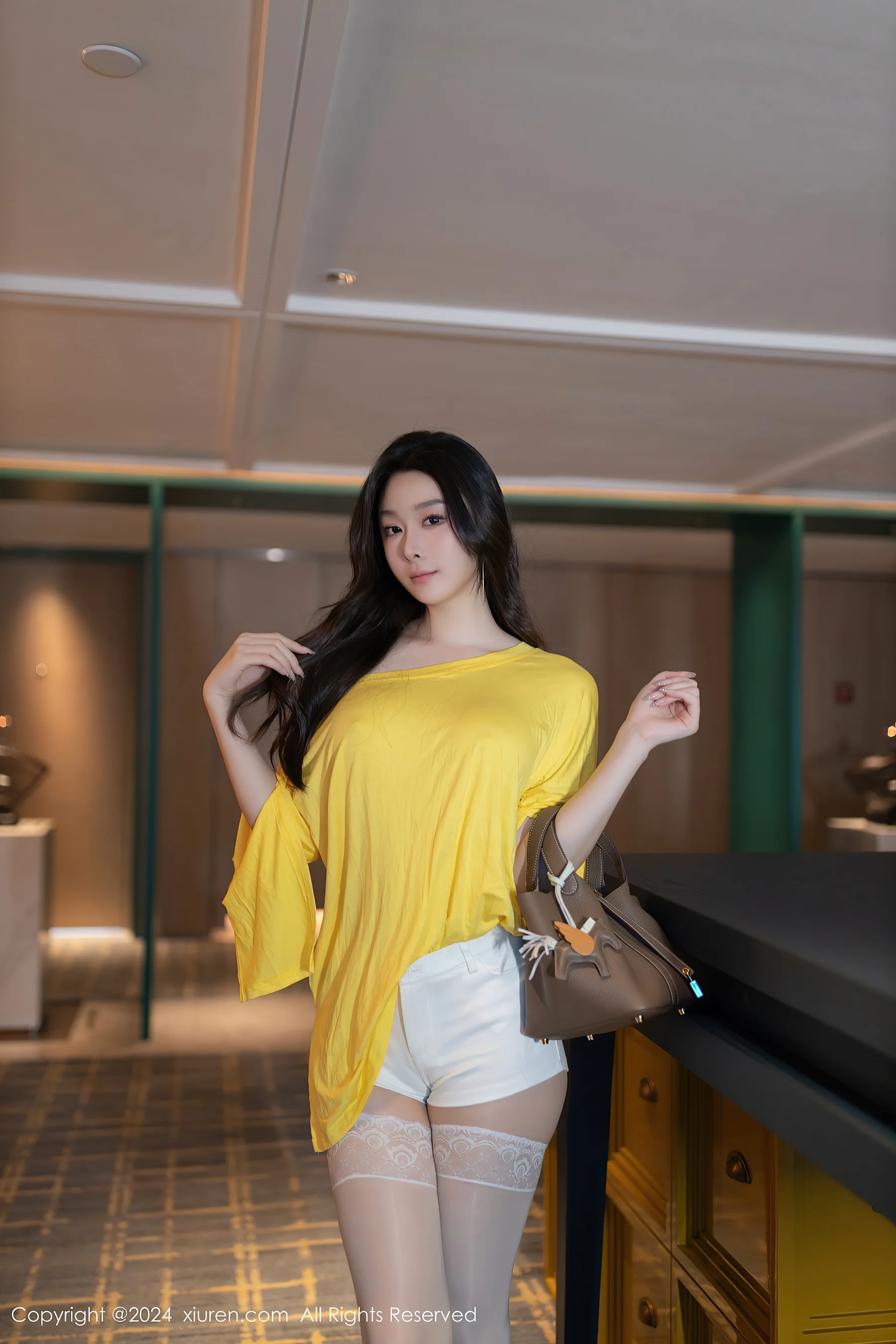 [XiuRen秀人网] No.9019 小逗逗 美腿写真 - 爱照片