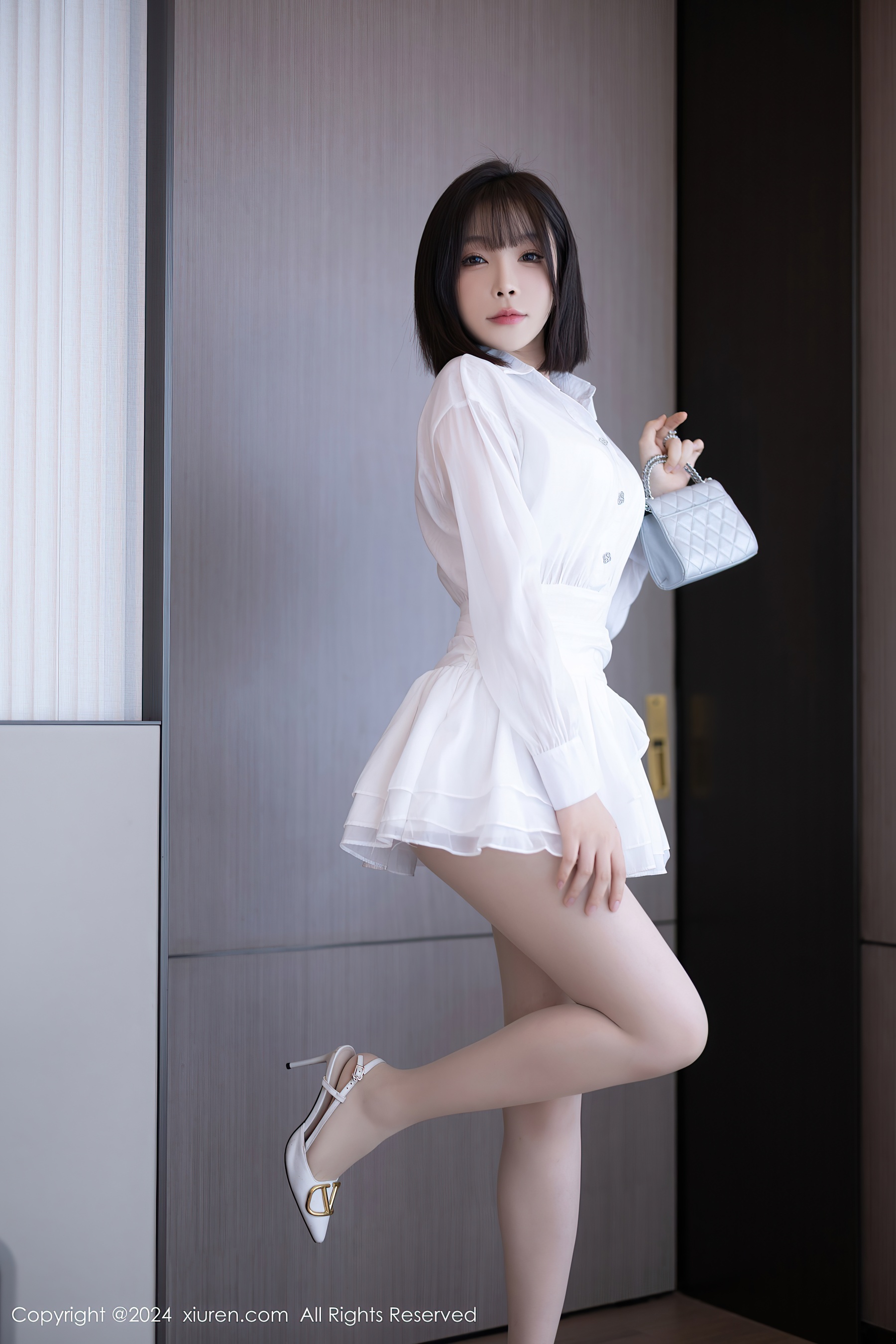 [XiuRen秀人网] No.9020 徐莉芝Booty 丝袜美腿 - 爱照片
