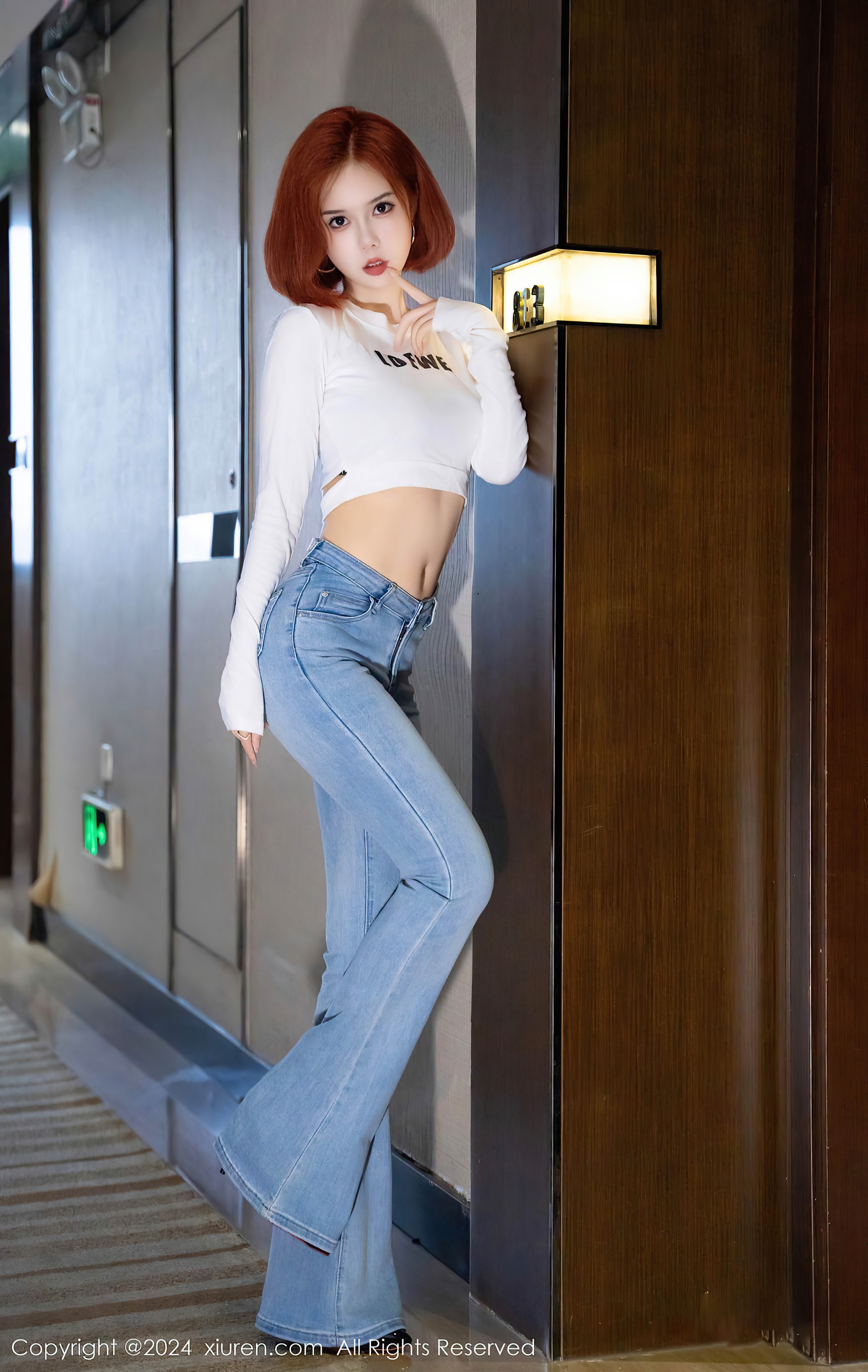 [XiuRen秀人网] No.9050 白芷yy 牛仔裤美腿 - 爱照片