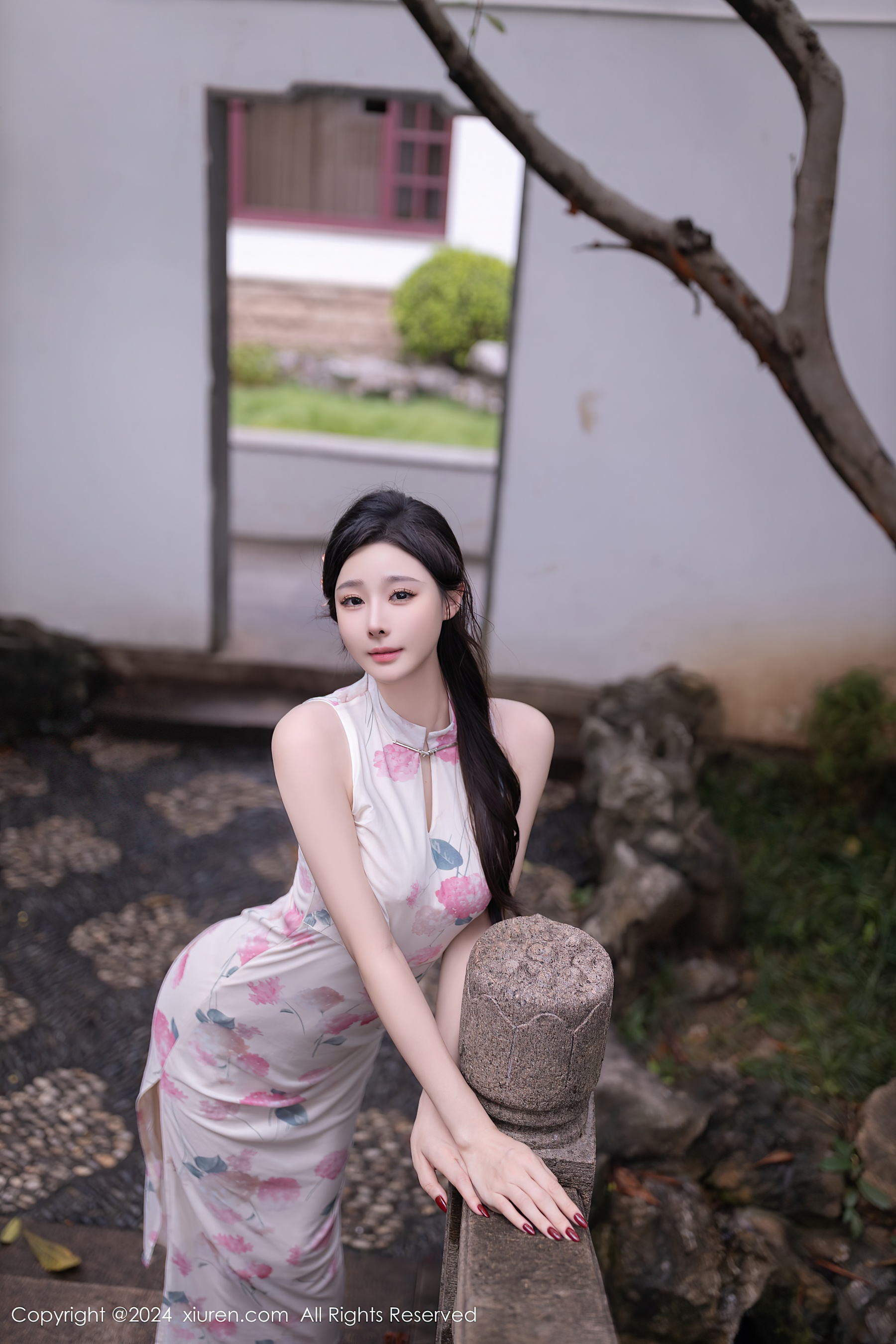 [XiuRen秀人网] No.9087 小逗逗 丝袜美腿 - 爱照片