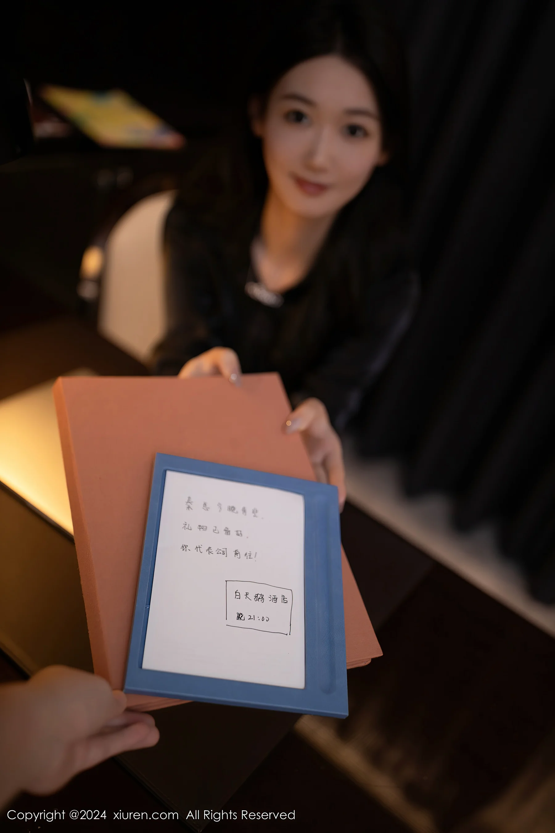 [XiuRen秀人网] No.9102 唐安琪 黑丝美腿 - 爱照片
