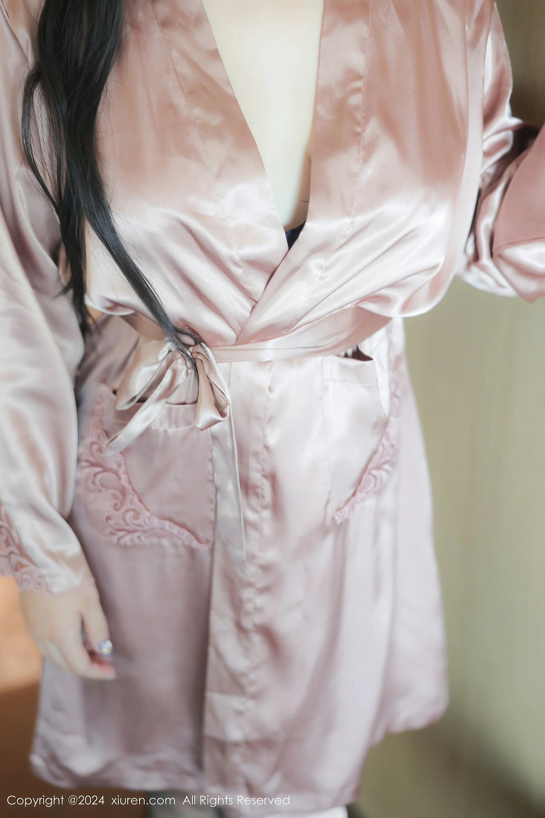 [XiuRen秀人网] No.9159 白洁Bessie 黑丝美腿 - 爱照片