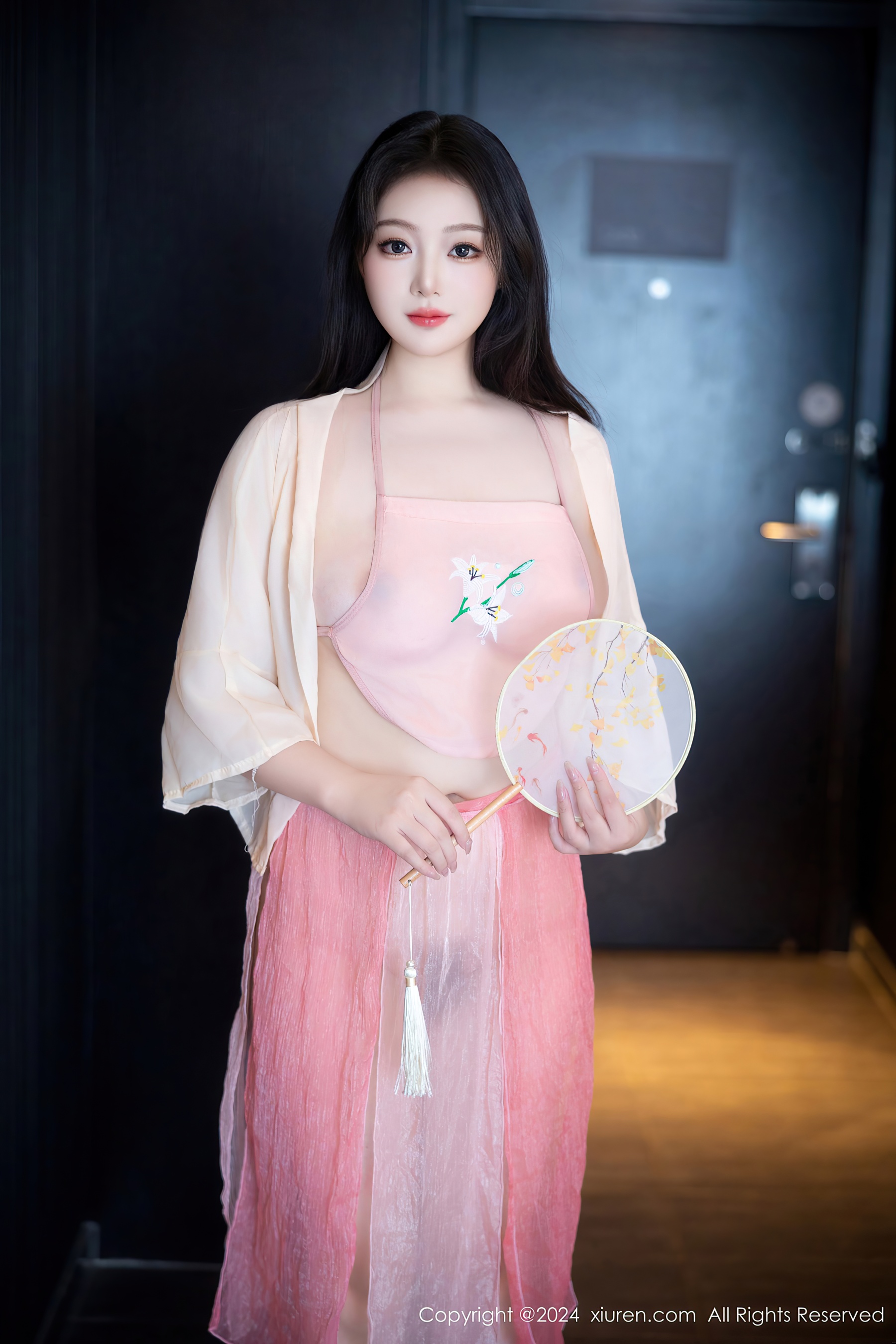 [XiuRen秀人网] No.9211 潘多拉哦 美臀性感 - 爱照片