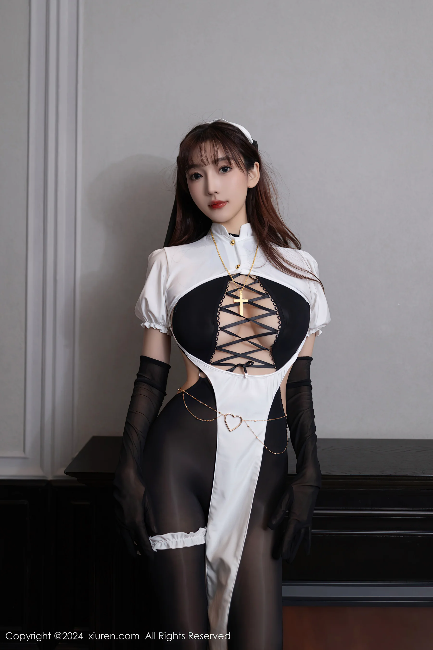 [XiuRen秀人网] No.9216 陆萱萱 黑丝美腿 - 爱照片