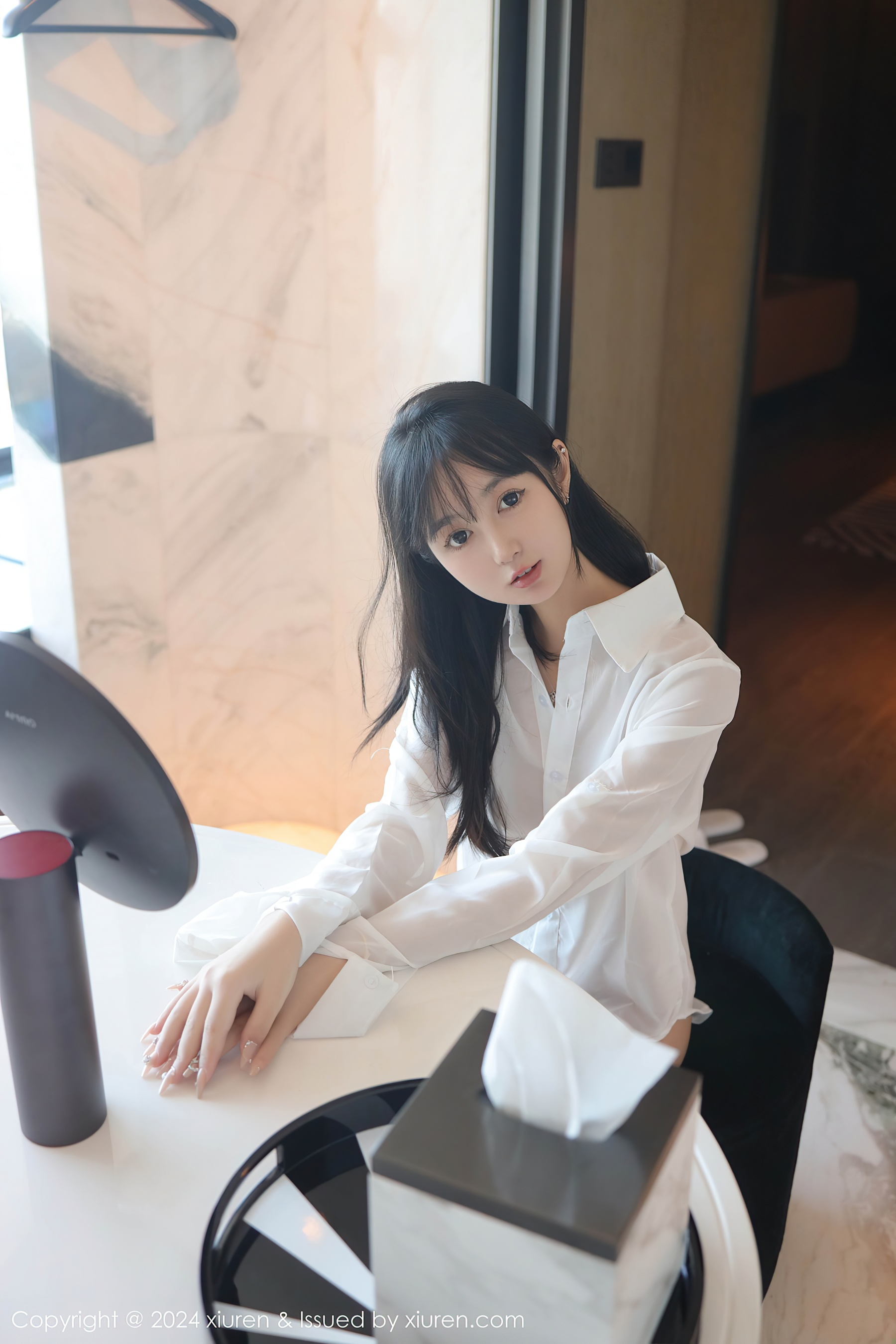 [XiuRen秀人网] No.9251 林好好 新人美腿 - 爱照片