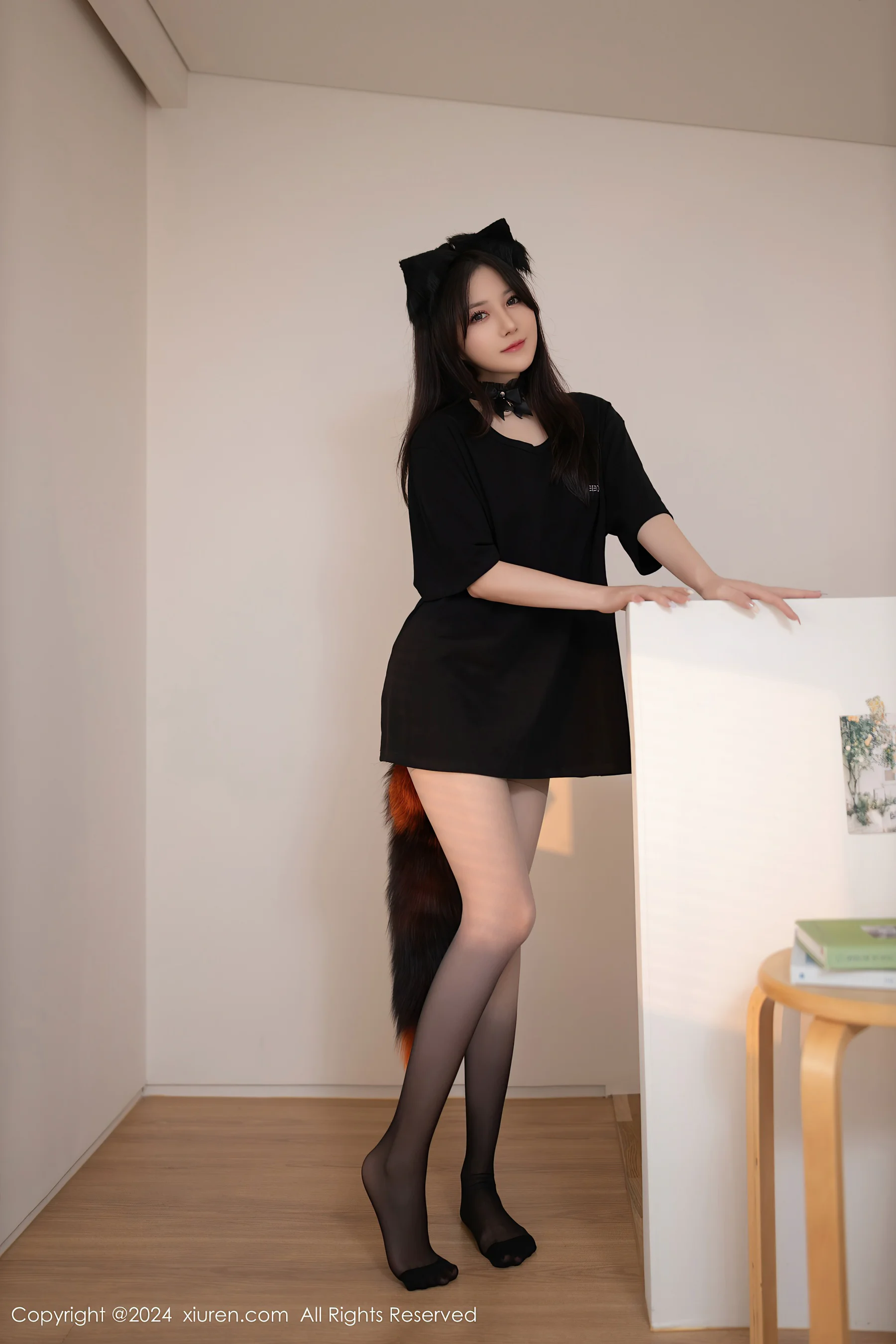 [XiuRen秀人网] No.9314 鱼子酱Fish 美腿黑丝 - 爱照片