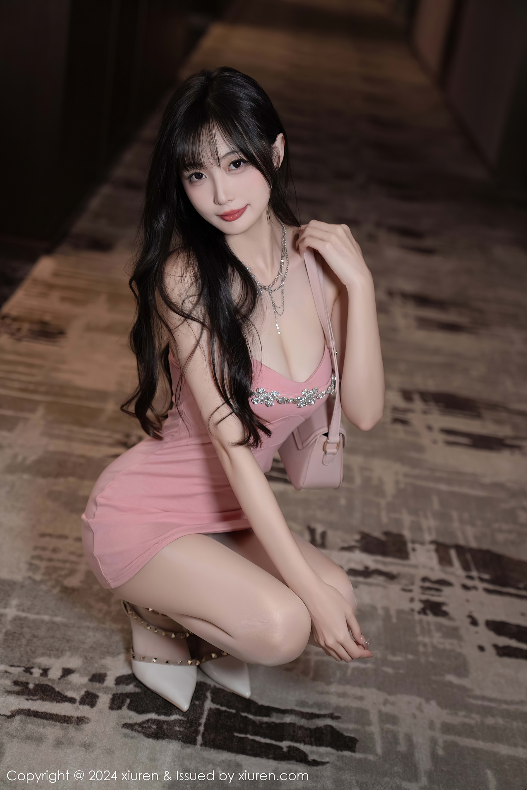 [XiuRen秀人网] No.9380 林星阑 丝袜美腿 - 爱照片