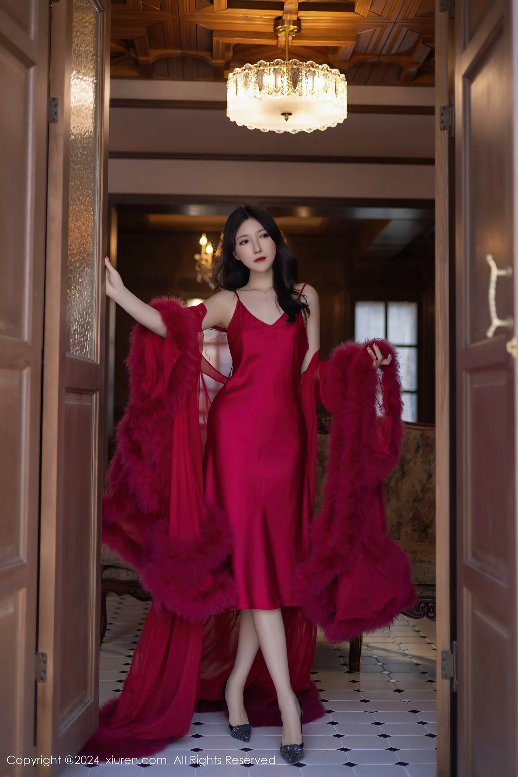 [XiuRen秀人网] No.9422 鱼子酱Fish 美腿性感 - 爱照片
