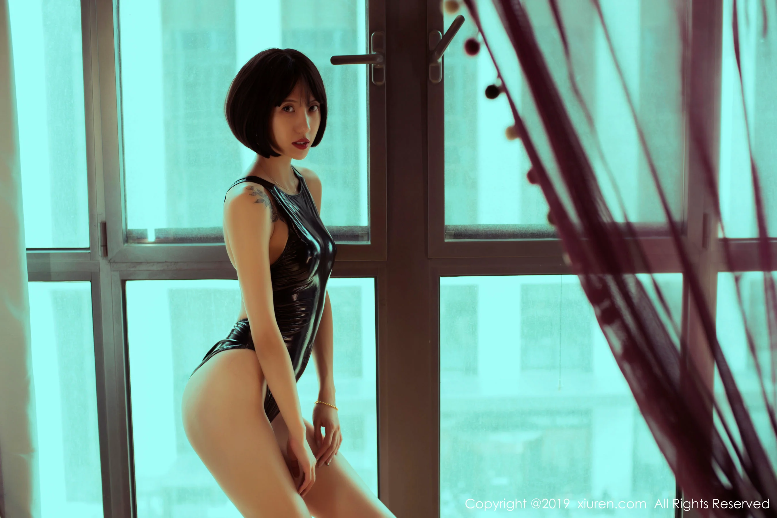 大熙《高挑极品黑丝诱惑美腿美女》 [秀人XiuRen] No.1676 写真集 - 爱照片