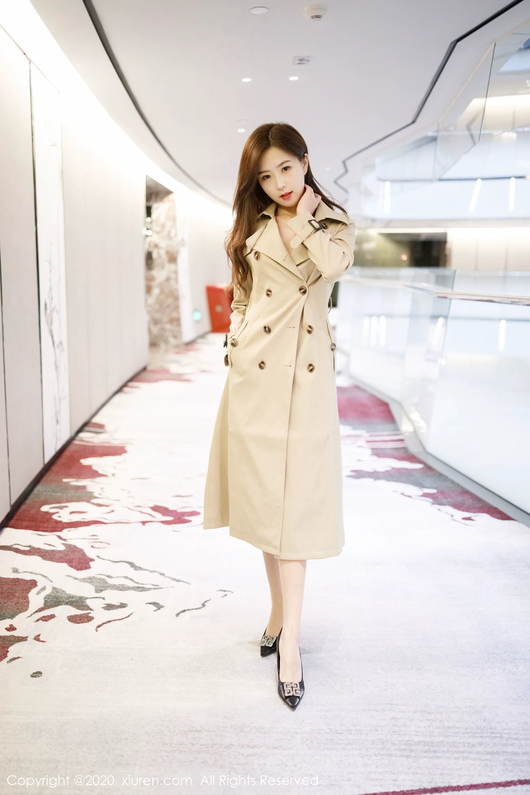 [秀人XiuRen] No.2249 杨紫嫣Cynthia 《猩红内衣吊袜》 写真集 - 爱照片