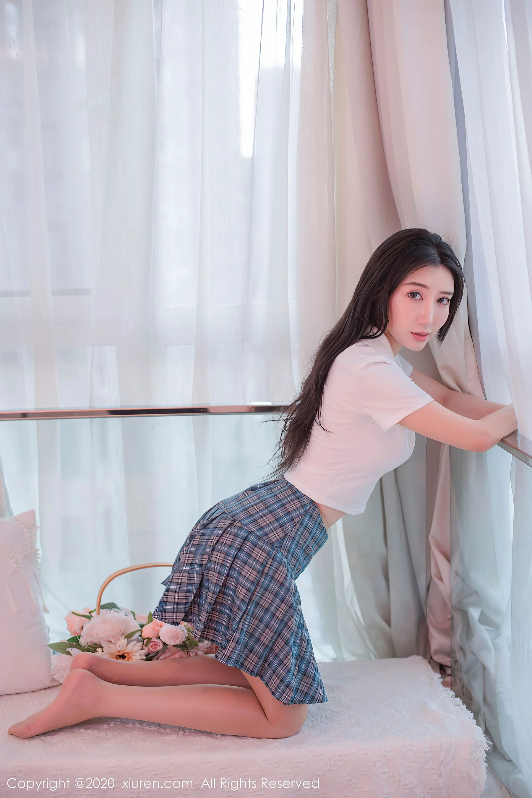 [秀人XiuRen] No.2412 陈梦babe – 学生制服百褶裙+肉色透明连体衣 - 爱照片
