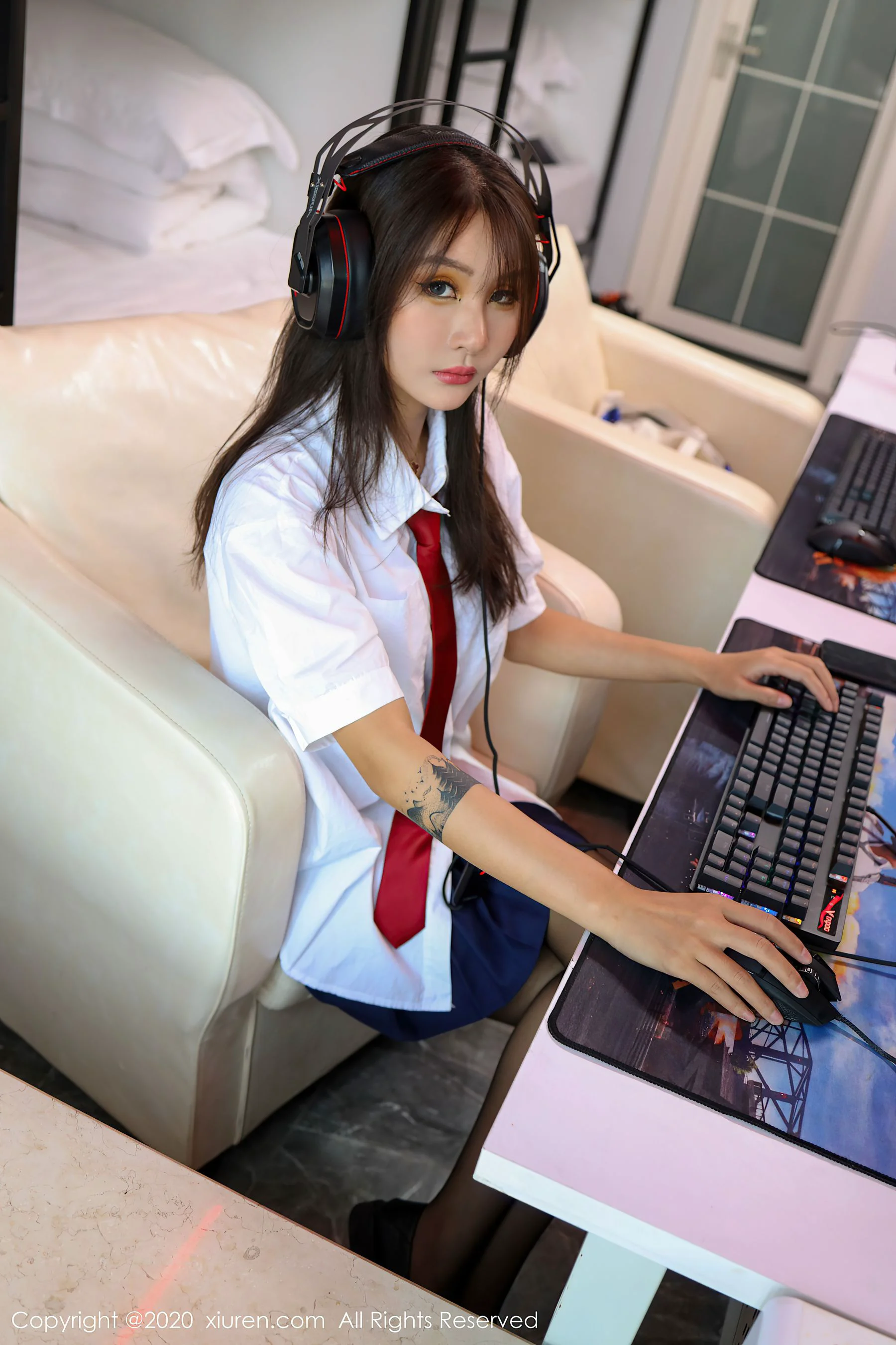 [秀人XiuRen] No.2461 Emily顾奈奈 – 不良校花网瘾少女主题系列 - 爱照片
