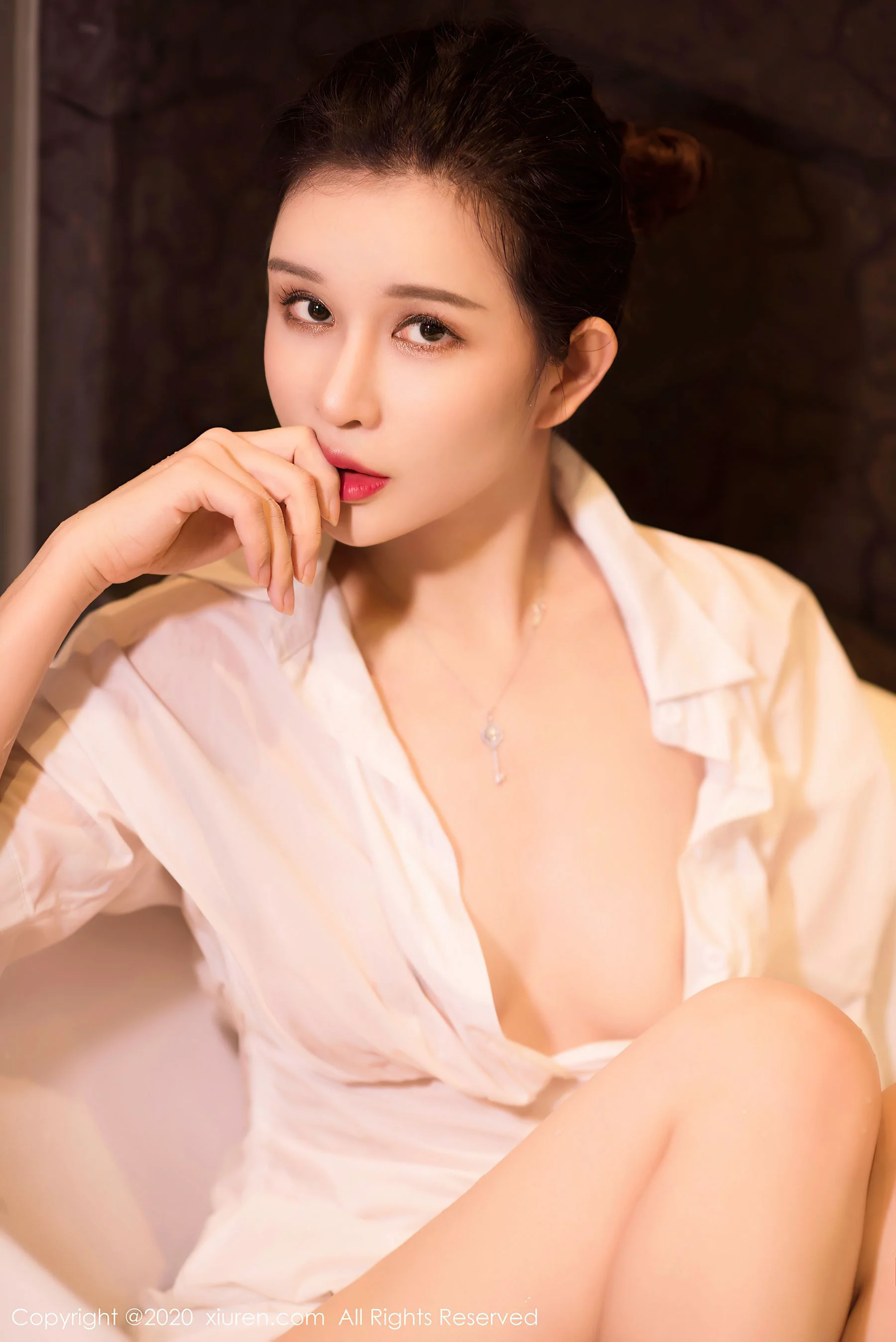 [秀人XiuRen] No.2684 张雨萌 – 浴室里的白色衬衫湿身诱惑 - 爱照片