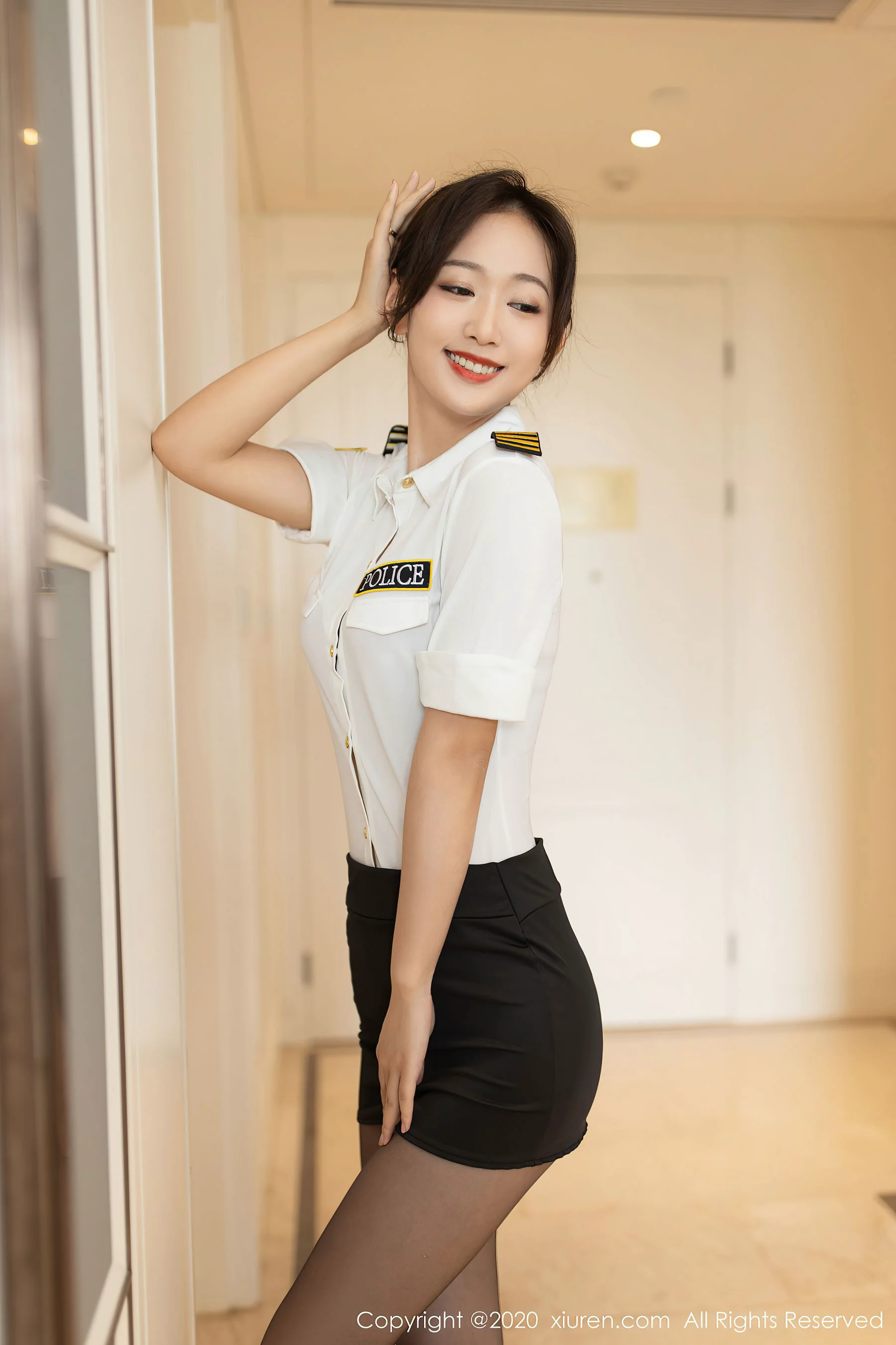 [秀人XiuRen] No.2720 唐安琪 – 主题为警花搜查官制服系列 - 爱照片