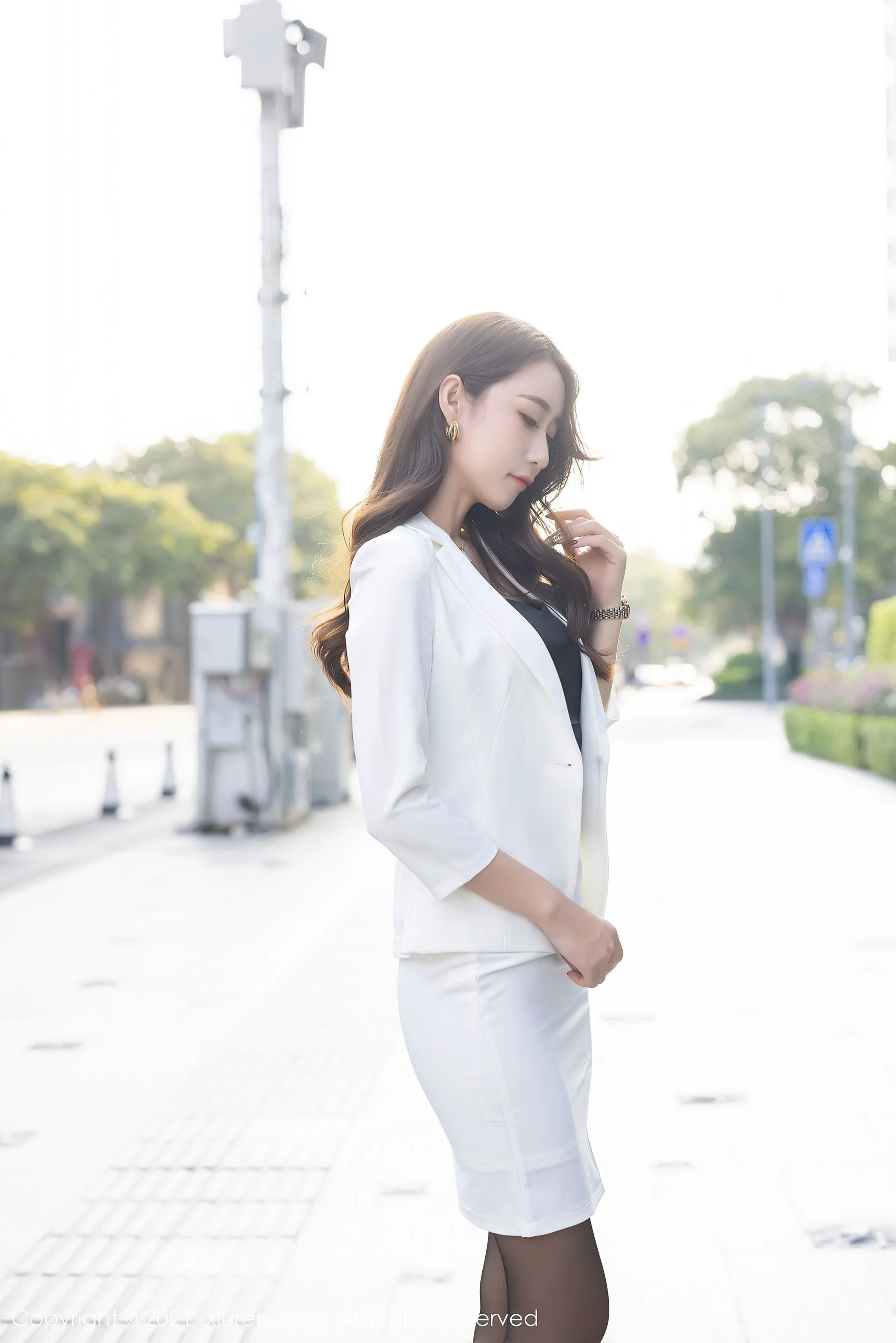 [秀人XiuRen] No.3242 萌白酱 – 职场制服OL系列 - 爱照片