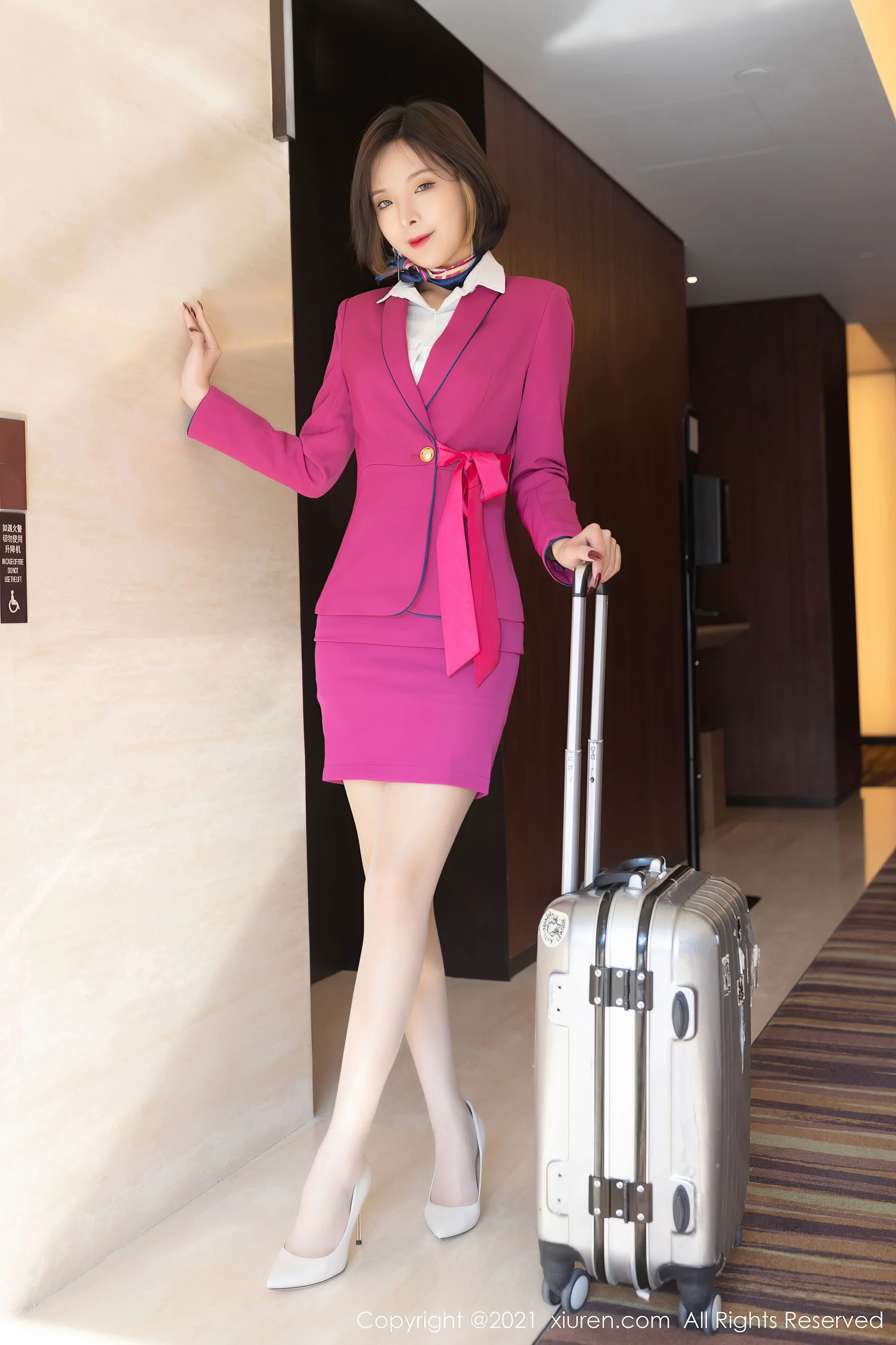 [秀人XiuRen] No.3261 陈小喵 – 空姐制服主题系列 - 爱照片