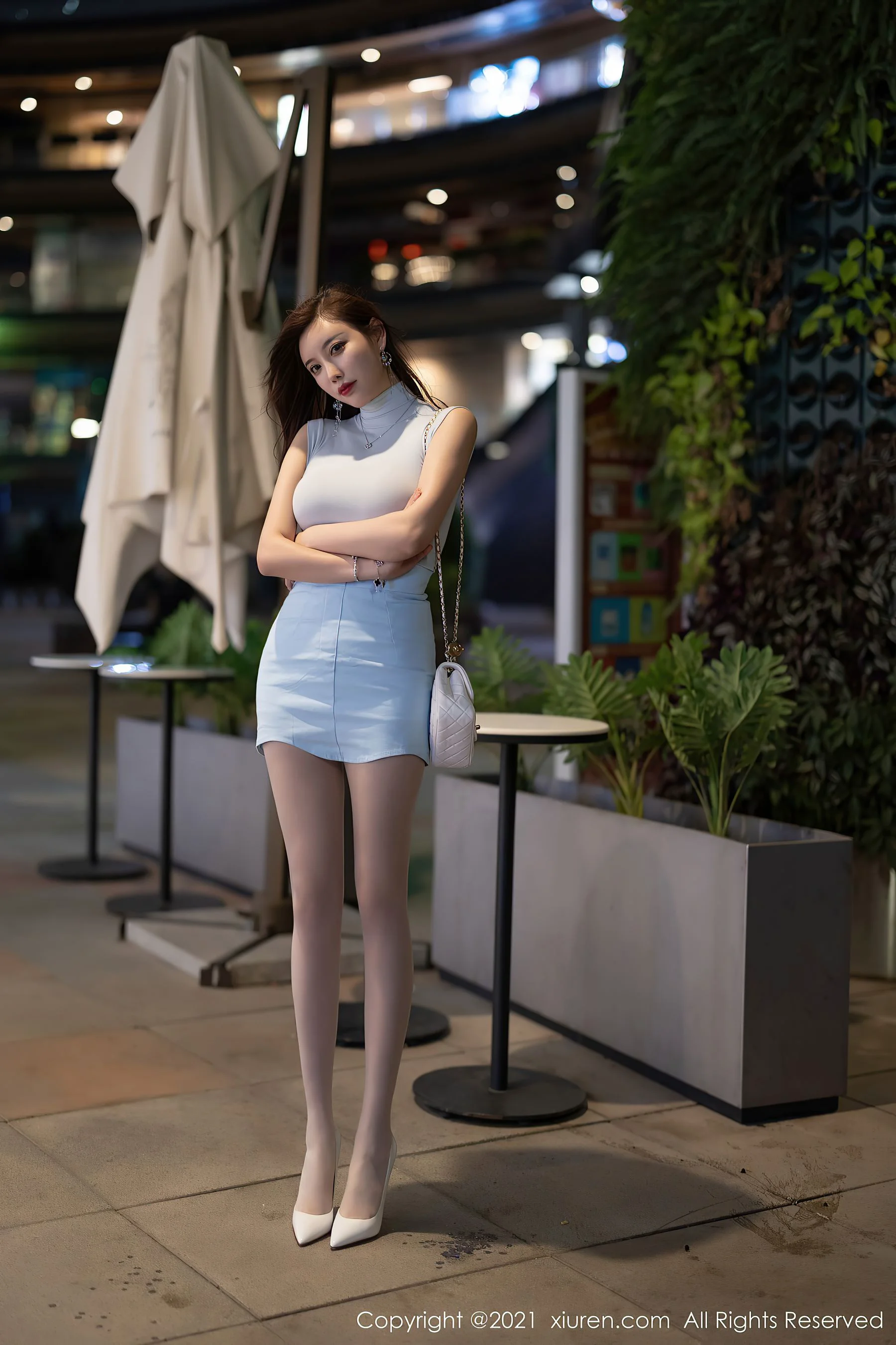 [秀人XiuRen] No.3520 杨晨晨sugar – 浅色淡雅的服饰时尚多姿 - 爱照片