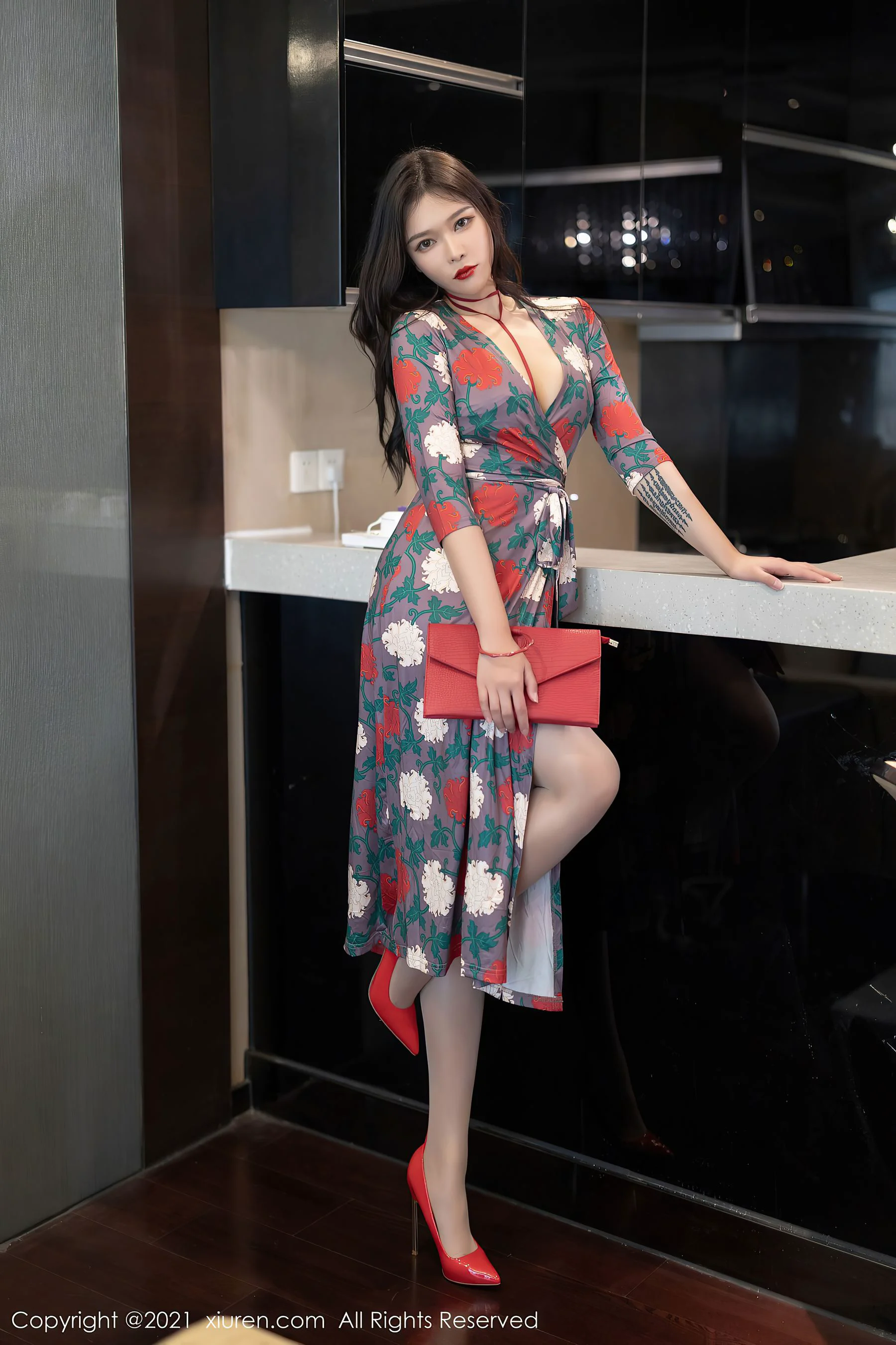 [秀人XiuRen] No.3562 娜比 – 华丽雍容的长裙之下 - 爱照片