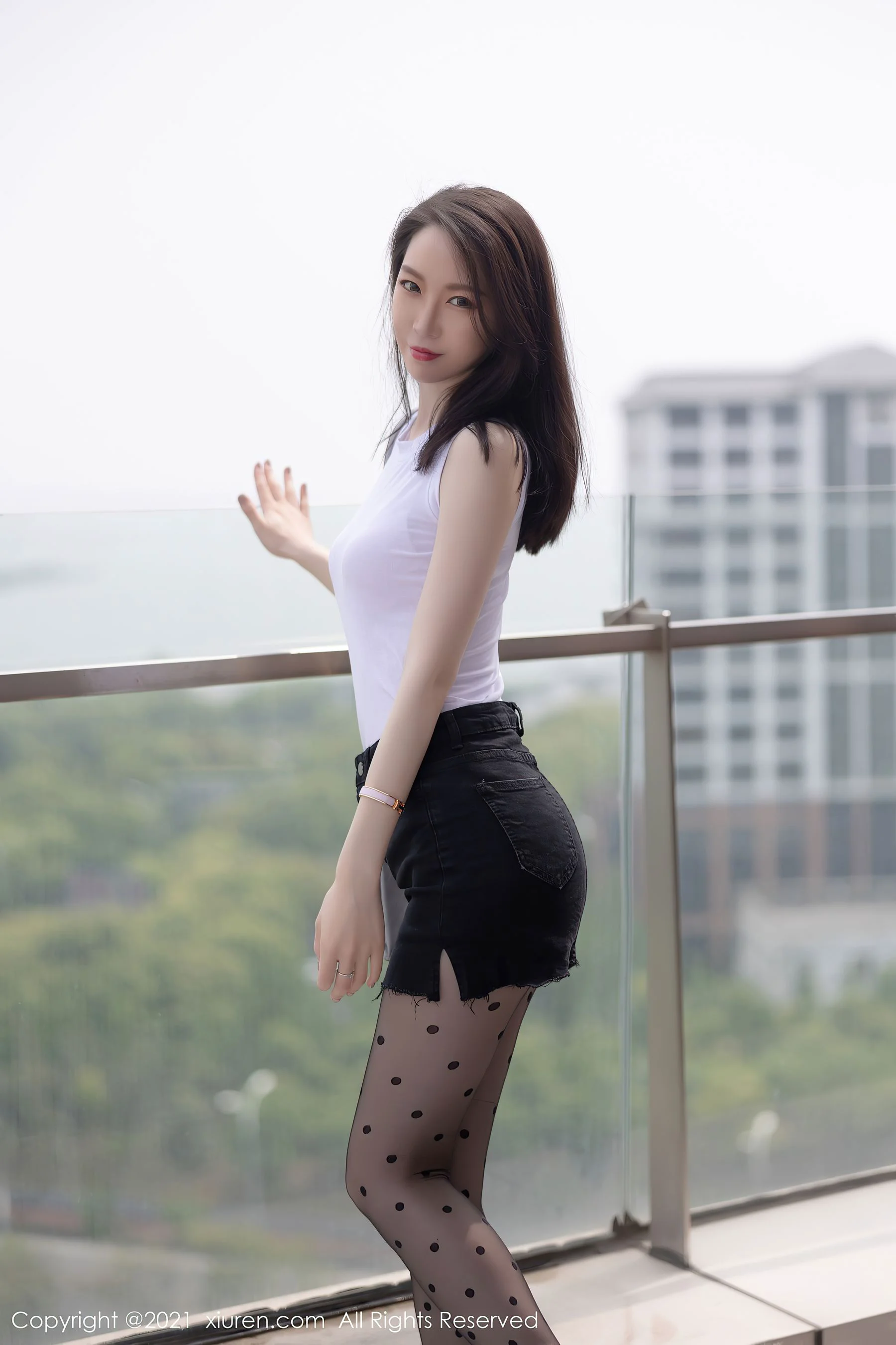 [秀人XiuRen] No.3771 梦心月 – 肉色的内依 - 爱照片
