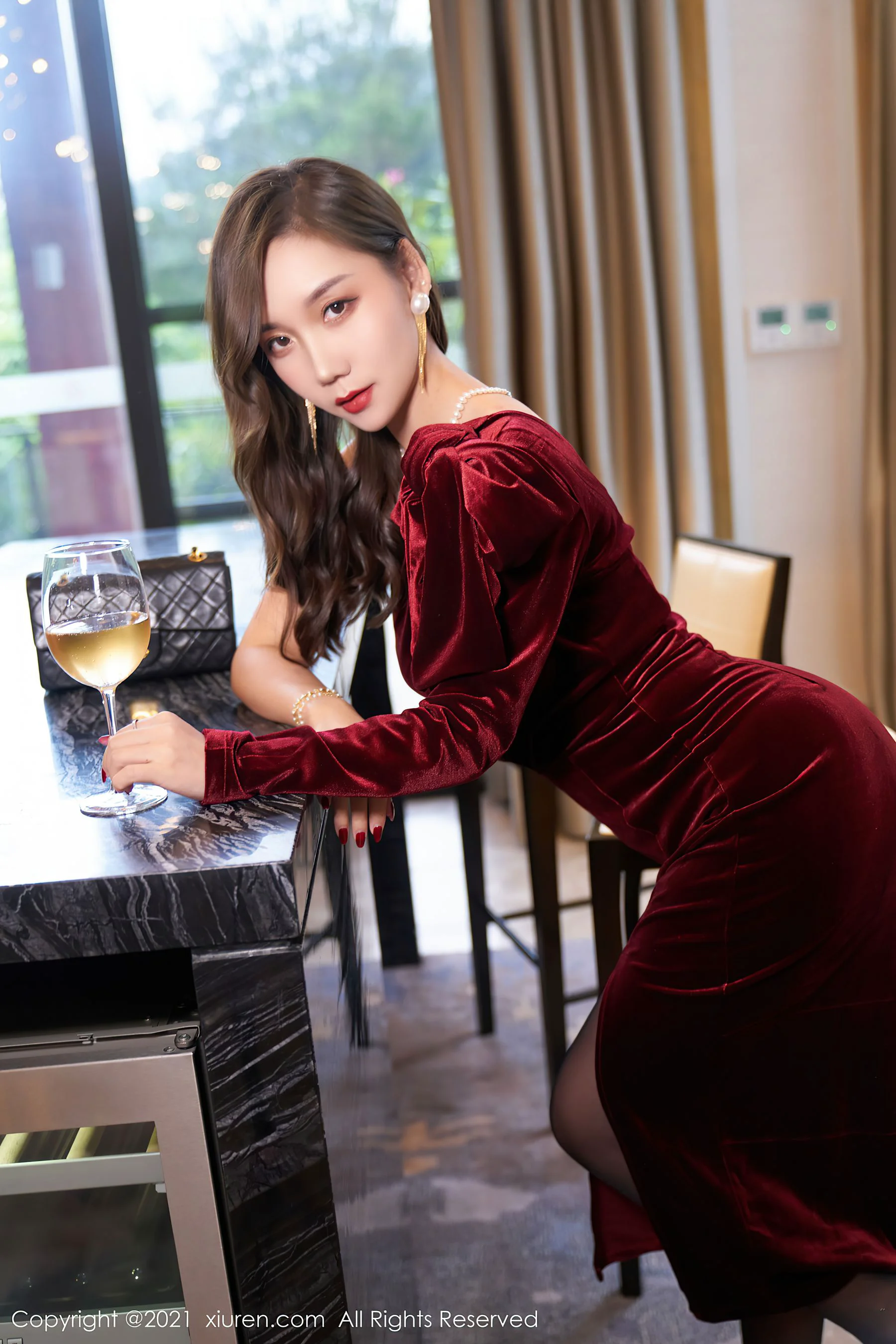 [秀人XiuRen] No.3807 艾静香 – 红色连衣裙 - 爱照片